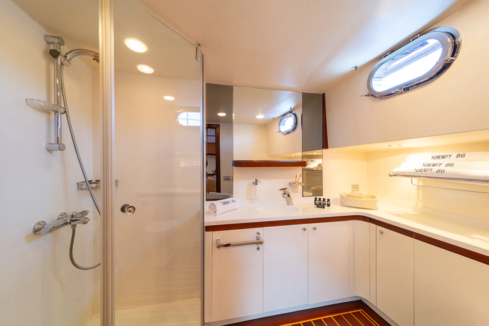 Serenity 86 cabin 3