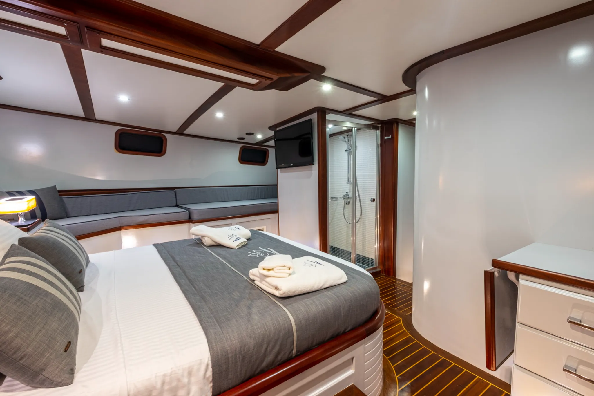 Lotus cabin 2