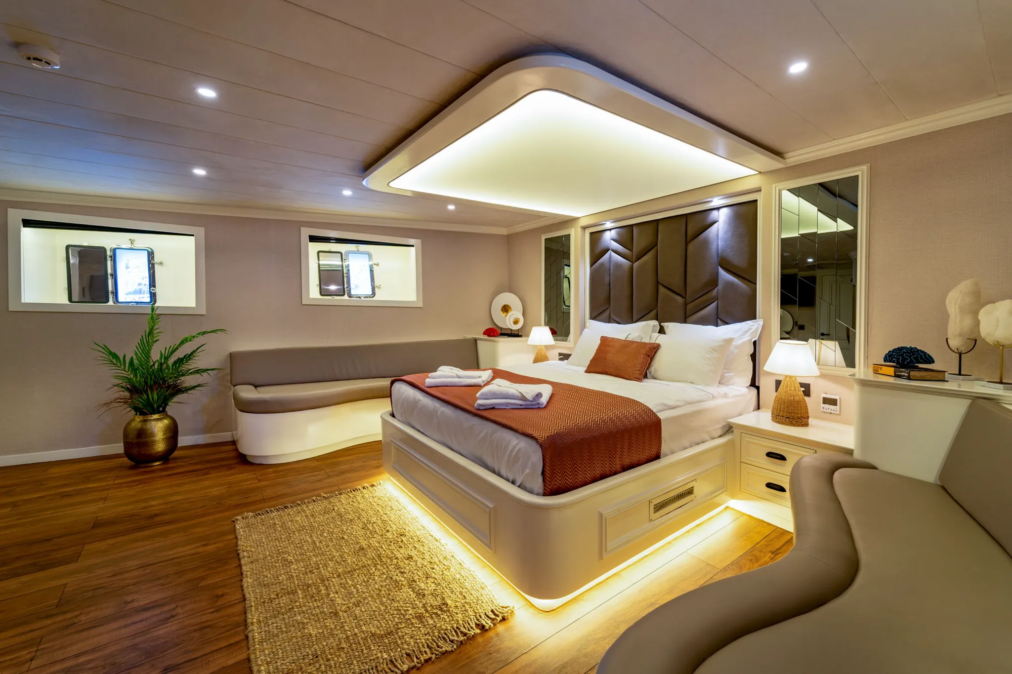 Queen of Makri cabin 2