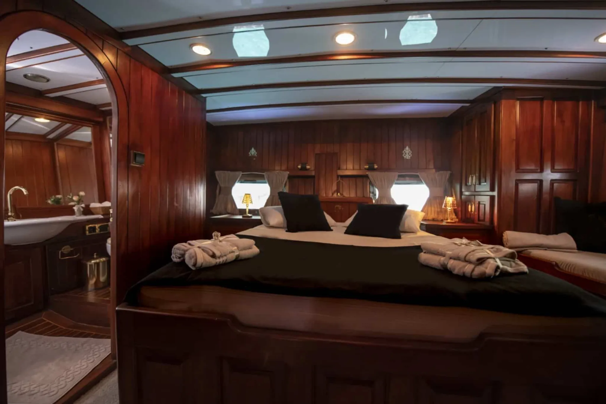 ELEGANCE  cabin 3
