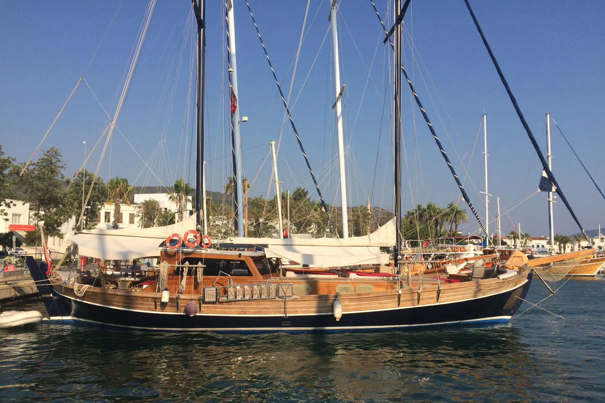 Whisper 1 yacht