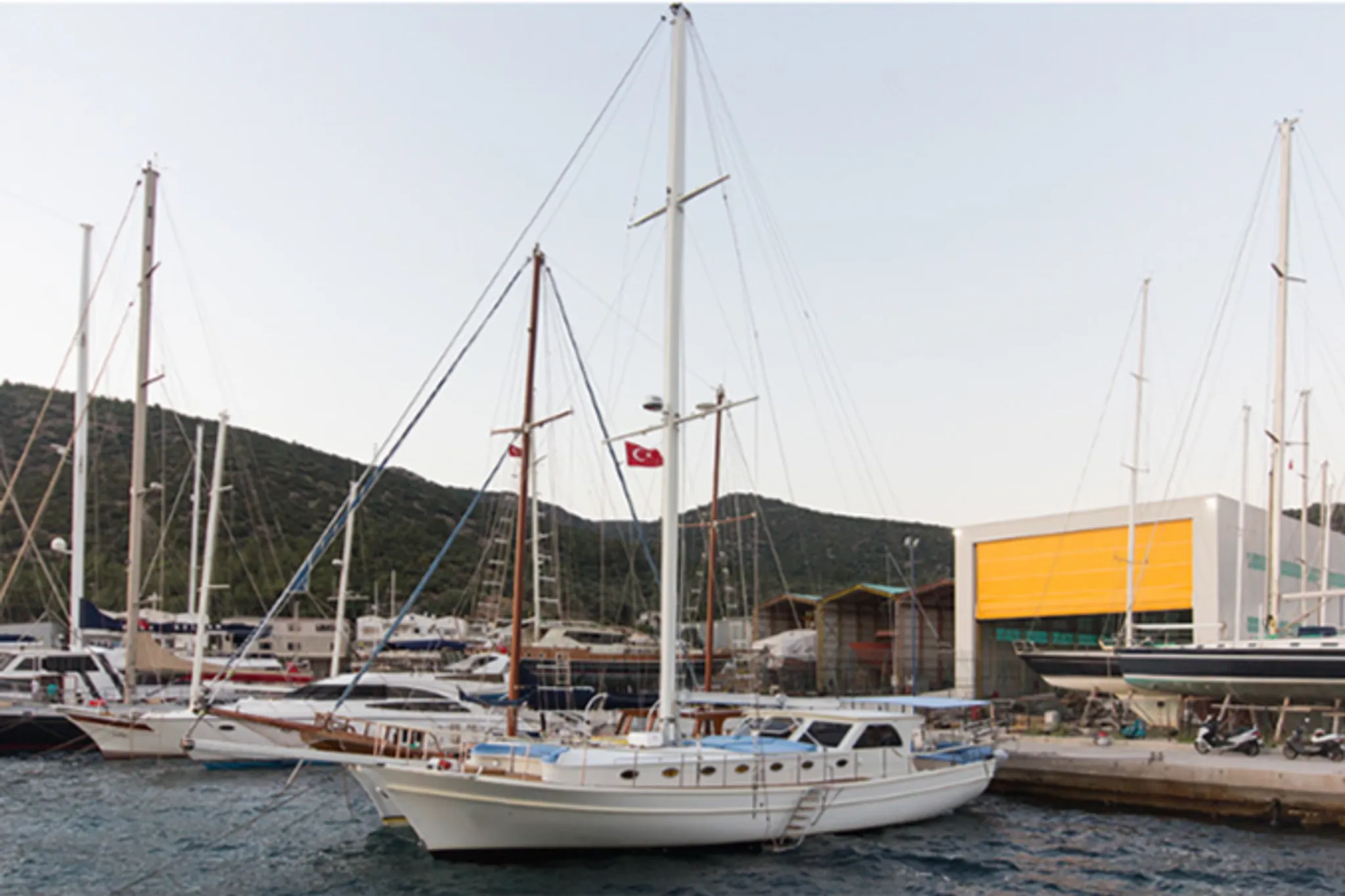 Mini yacht