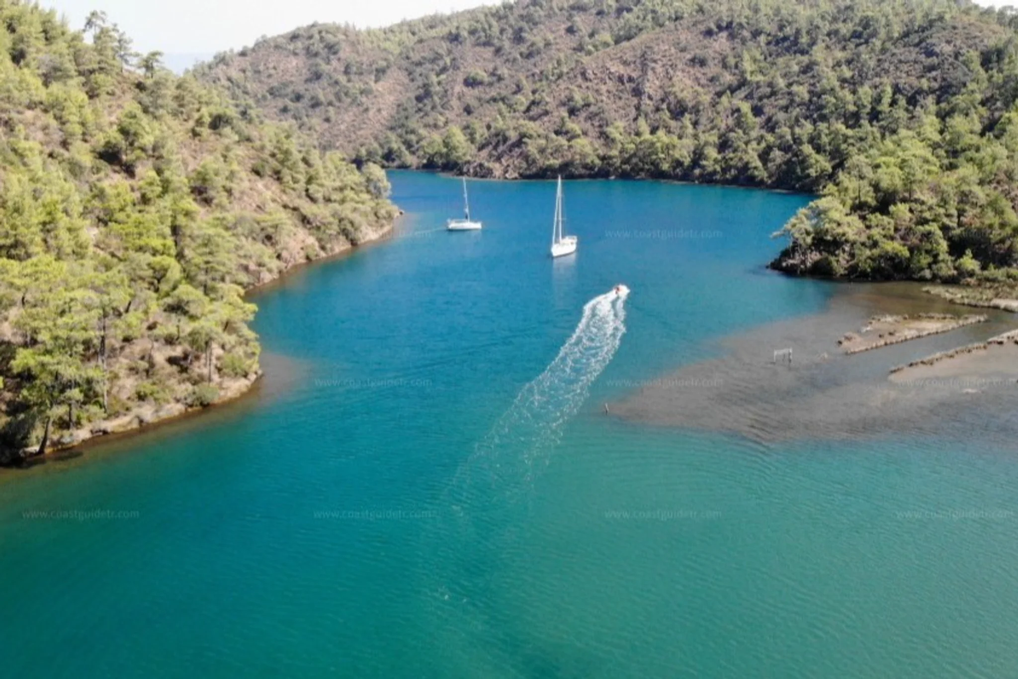 Longoz Bay