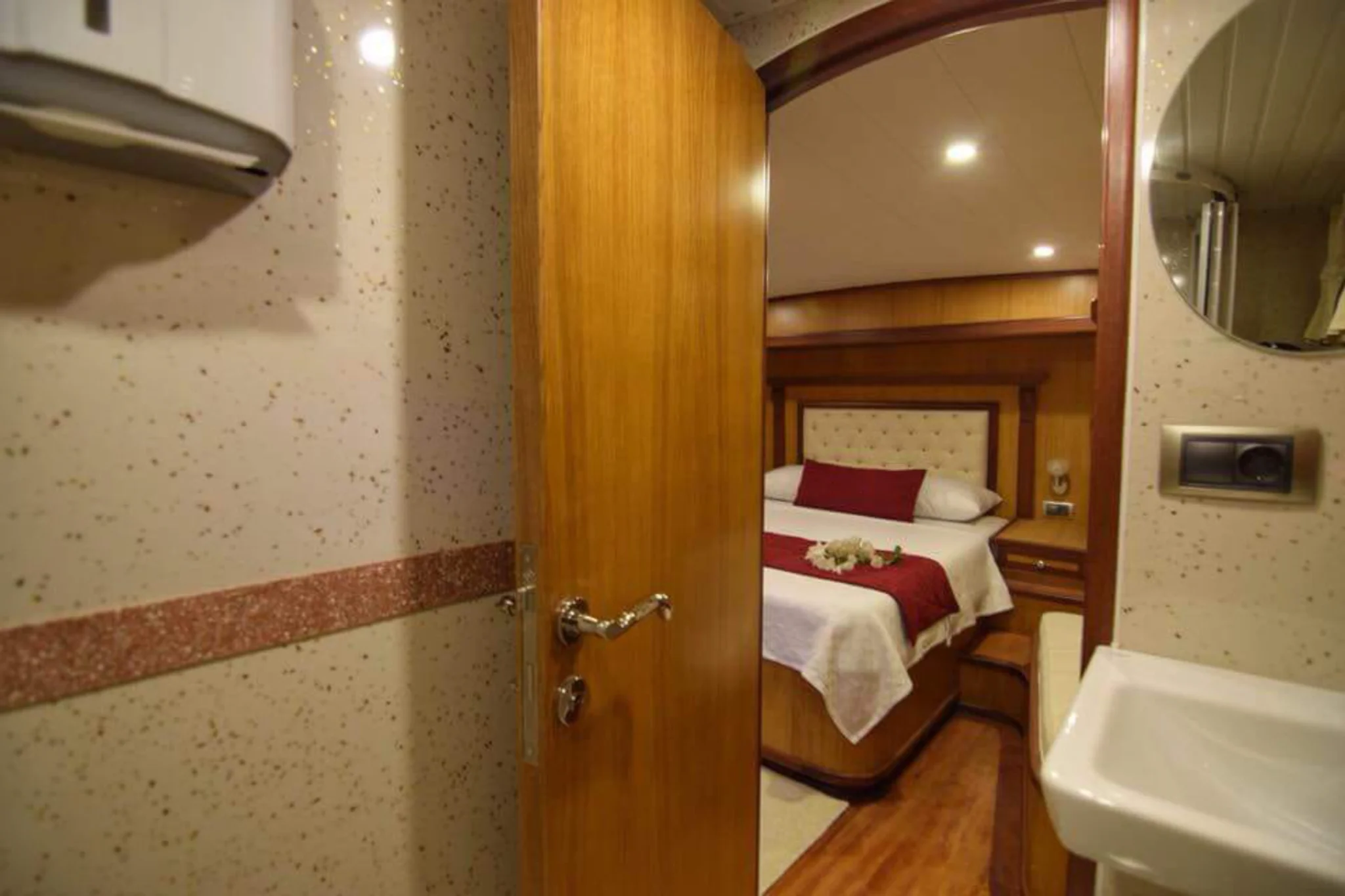 Ayna cabin 2