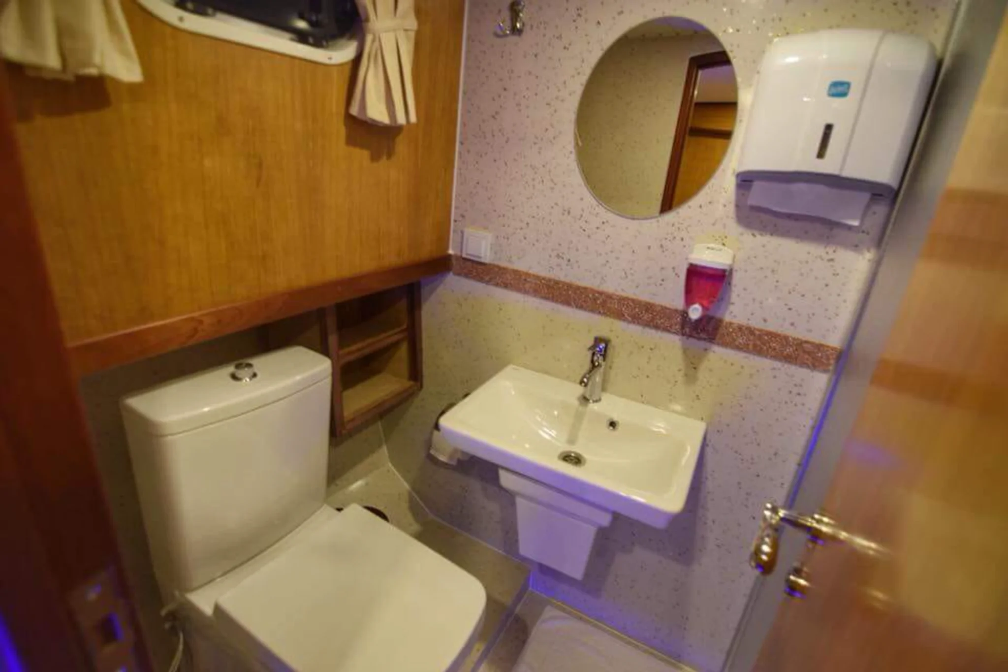 Ayna cabin 3