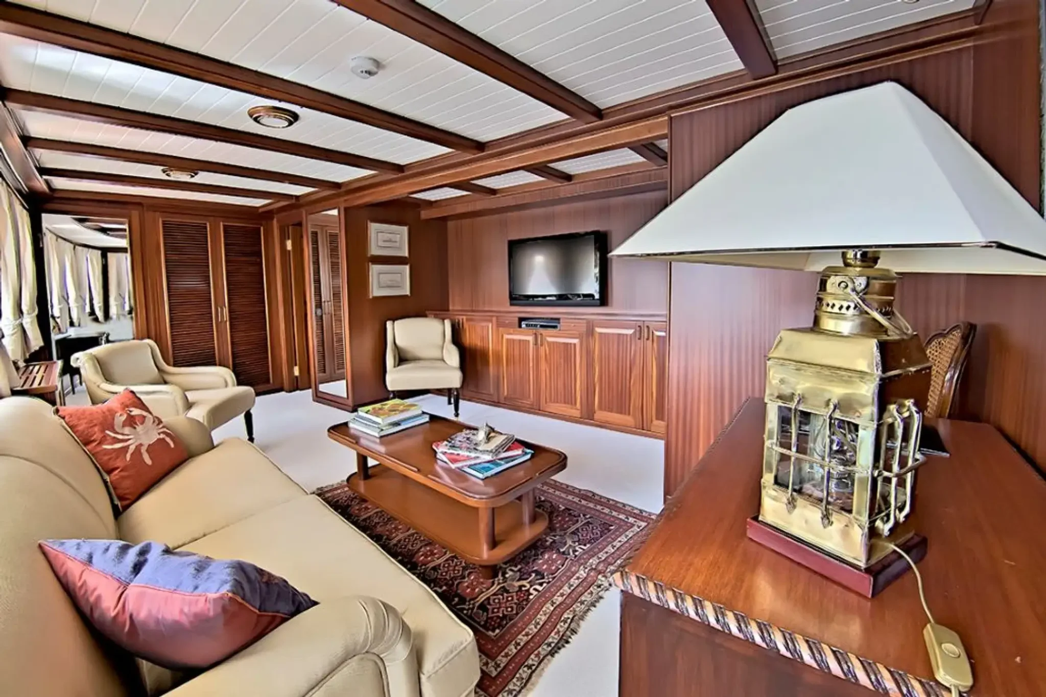 Halas 71 cabin 3