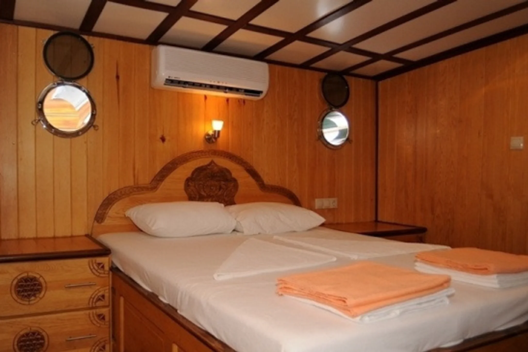 Parlak M — cabina 1