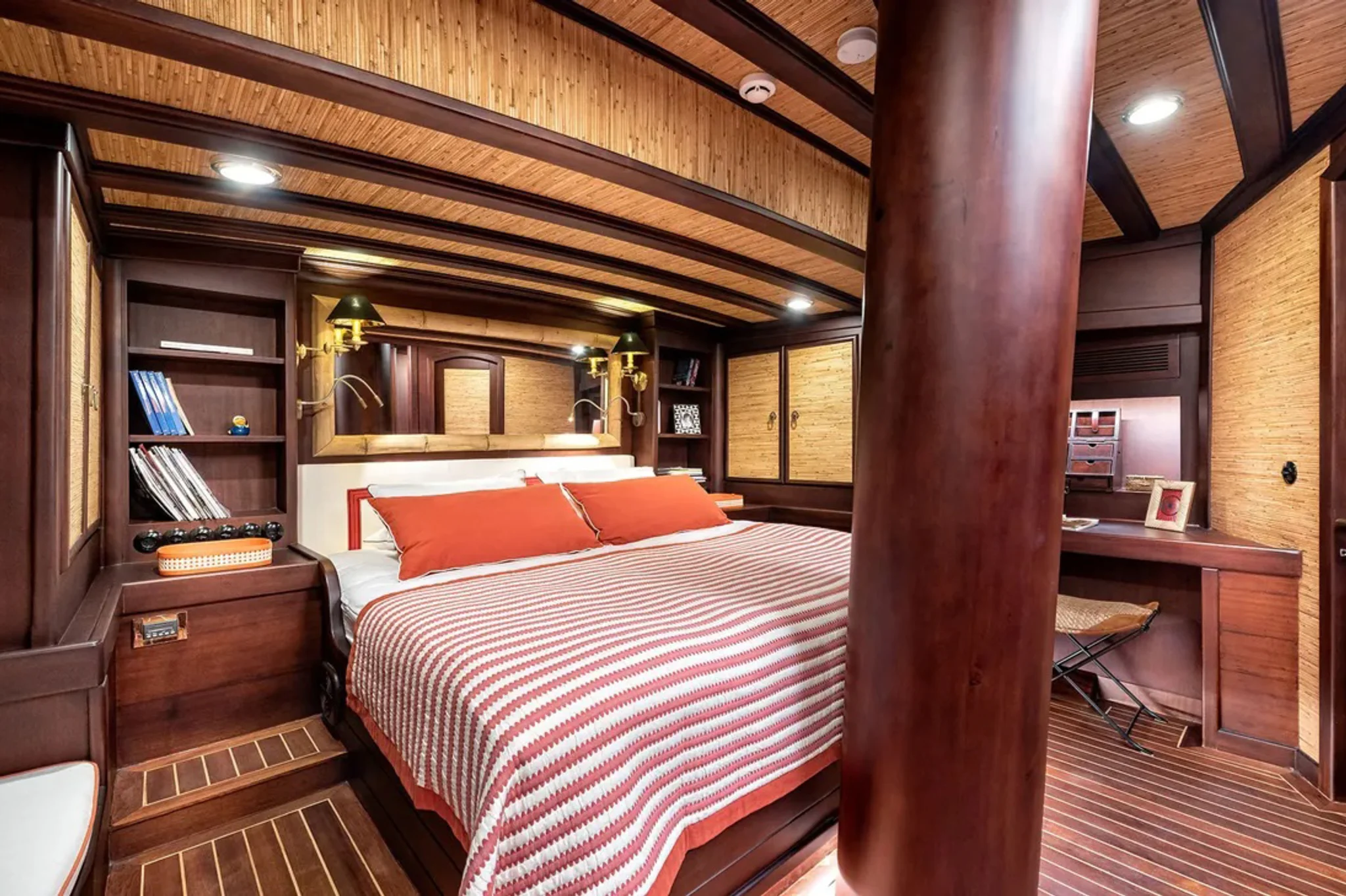 CAPTAIN COOK cabin 1