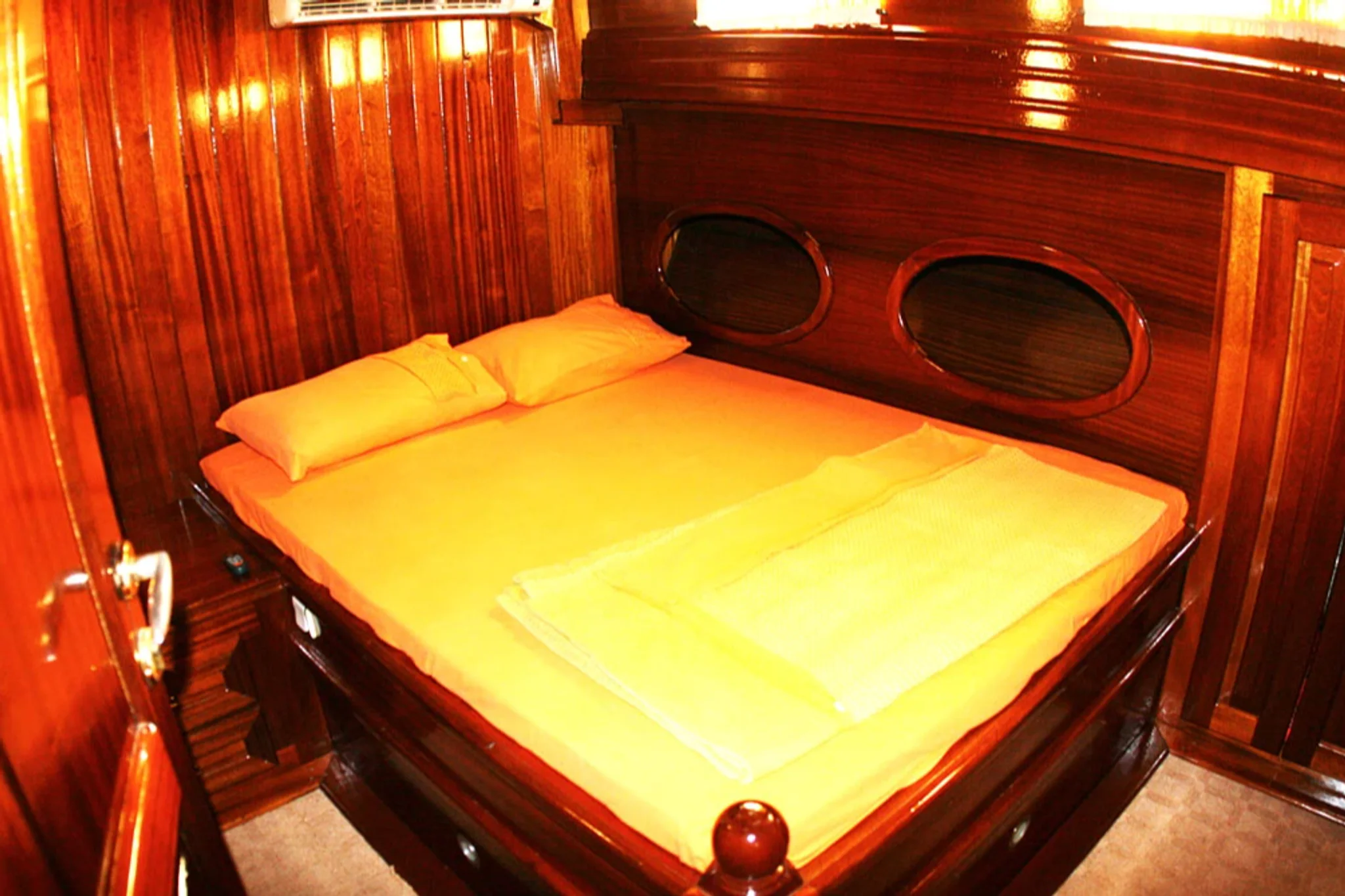 Cabine 1 de UNAL KAPTAN A