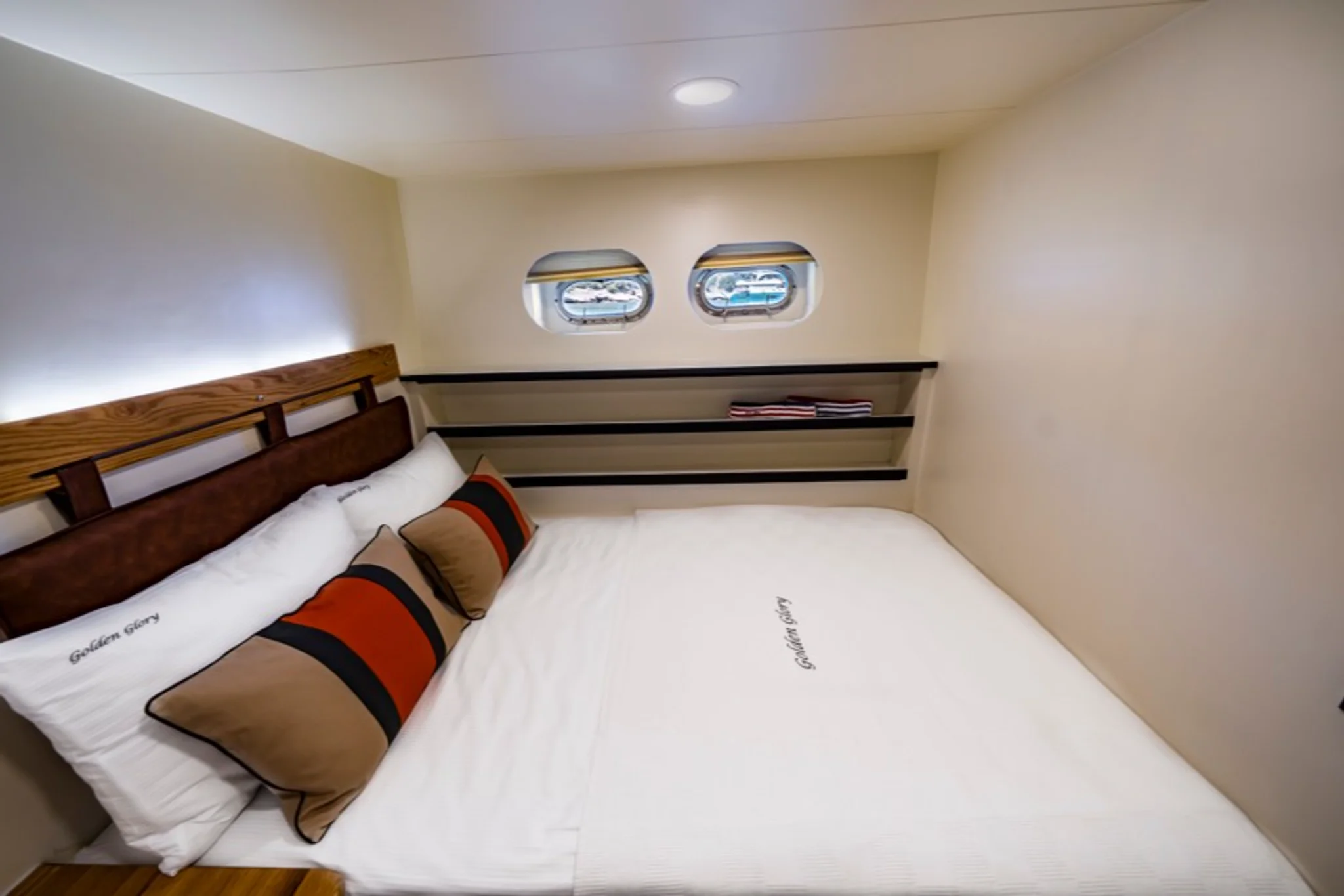 Cabine 1 de Golden Glory