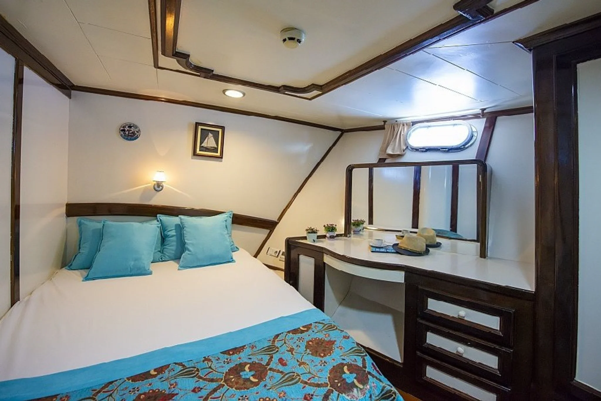 Vesta 1 Sevil cabin 2