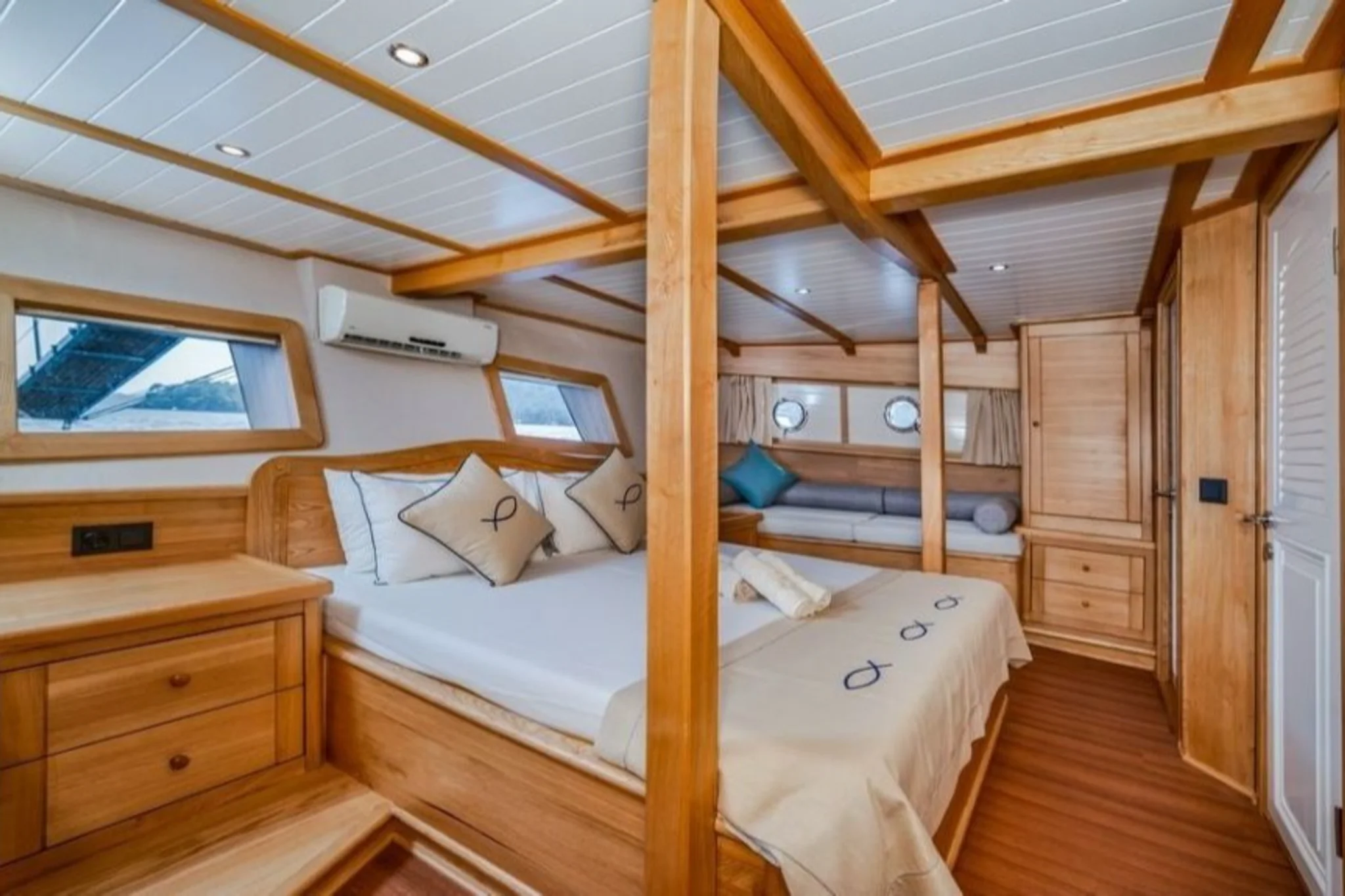 AMAZON SOLO cabin 2
