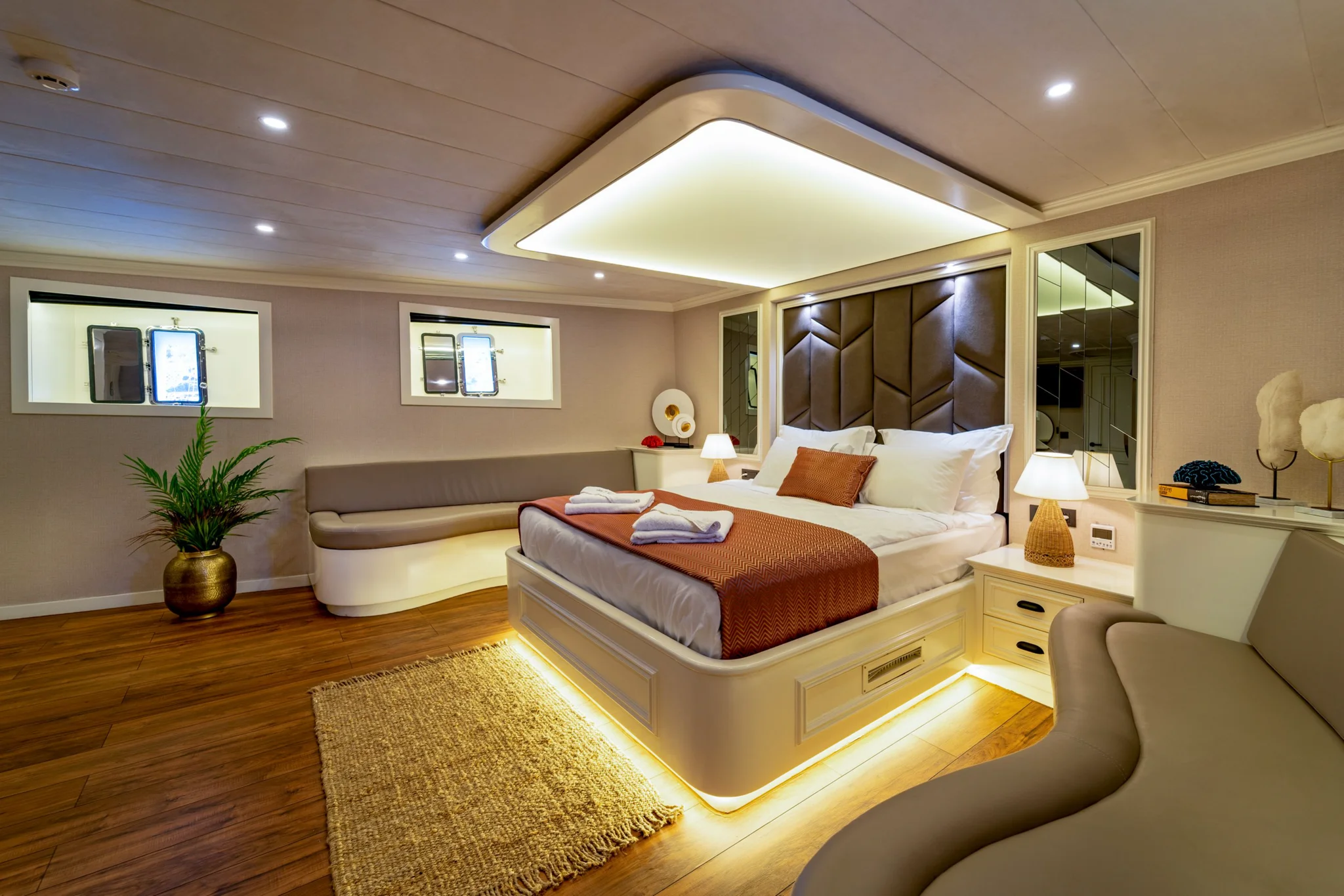 Queen of Makri cabin 2