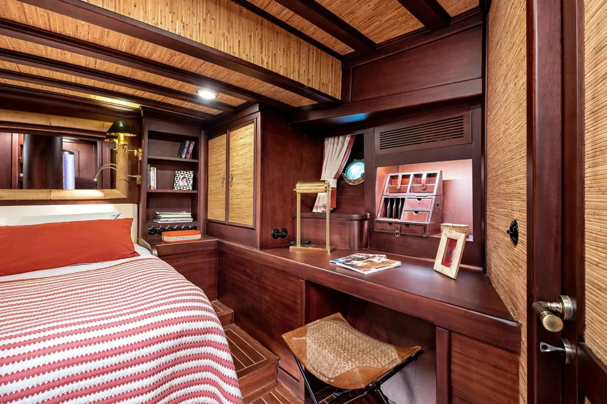 CAPTAIN COOK cabin 2