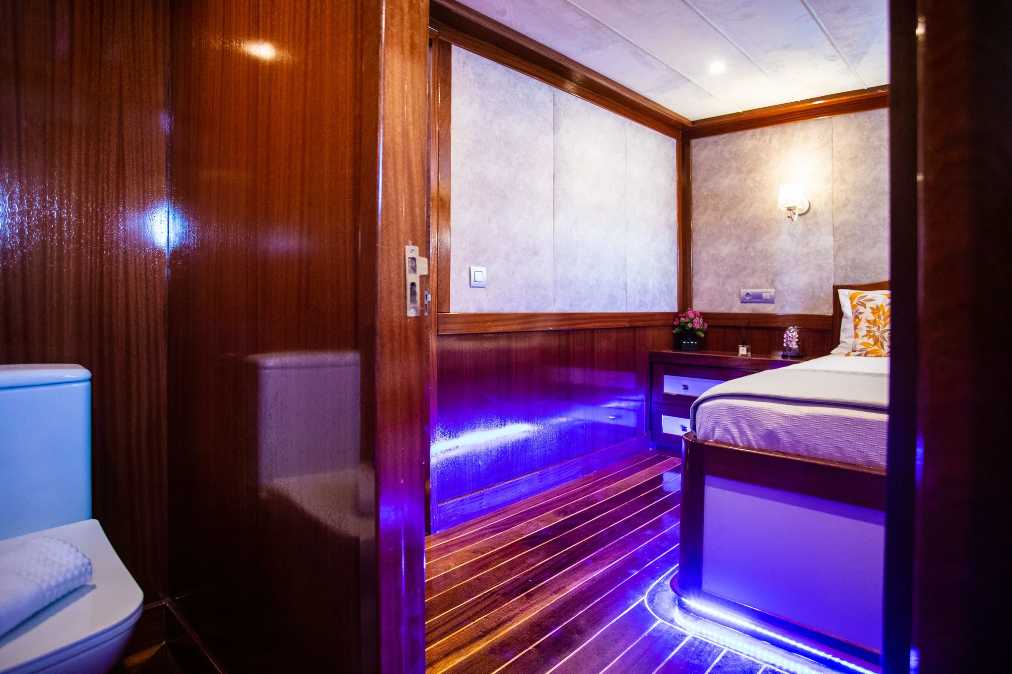Queen of RTT cabin 2
