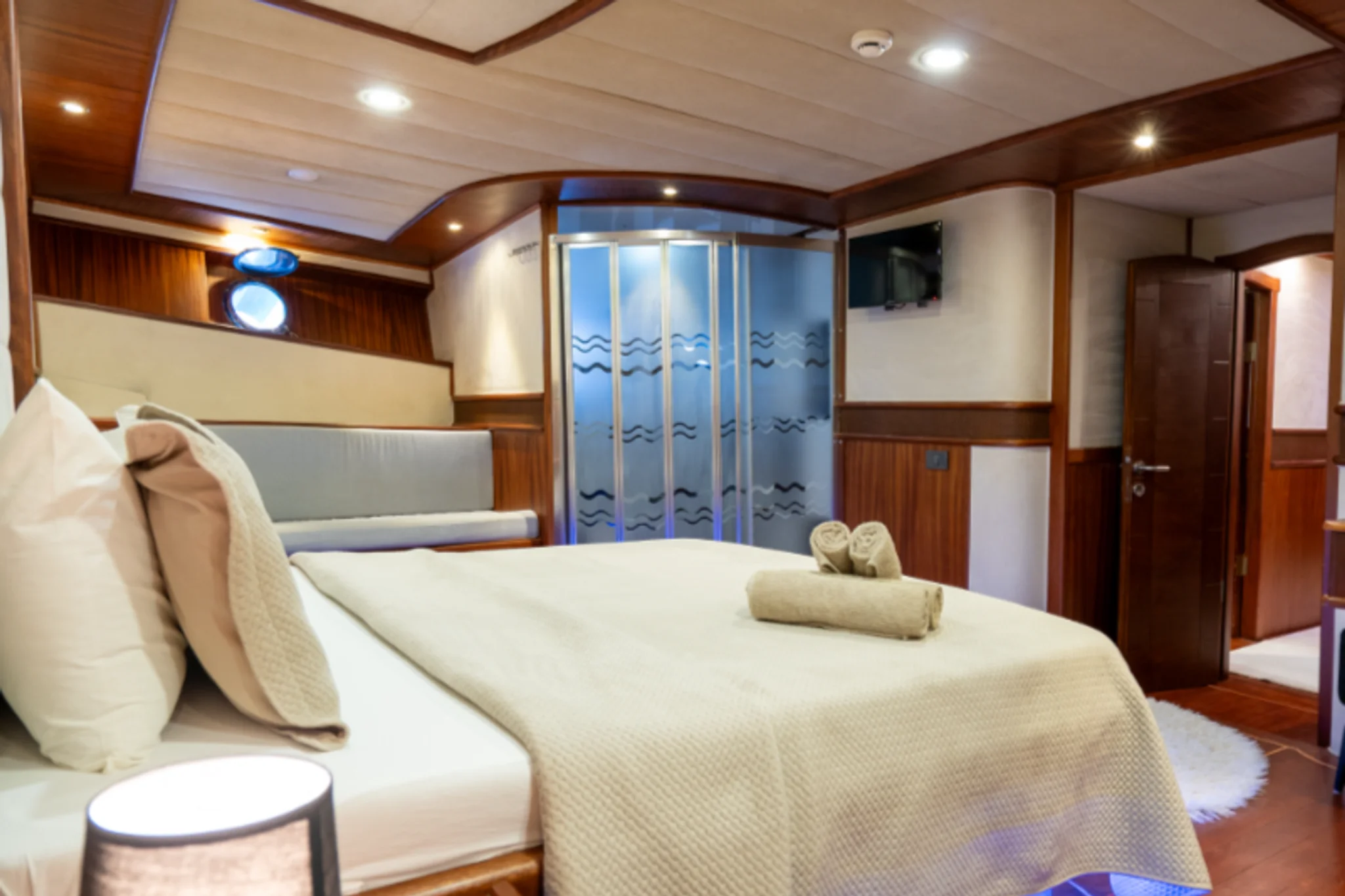 Nevra Queen cabin 2