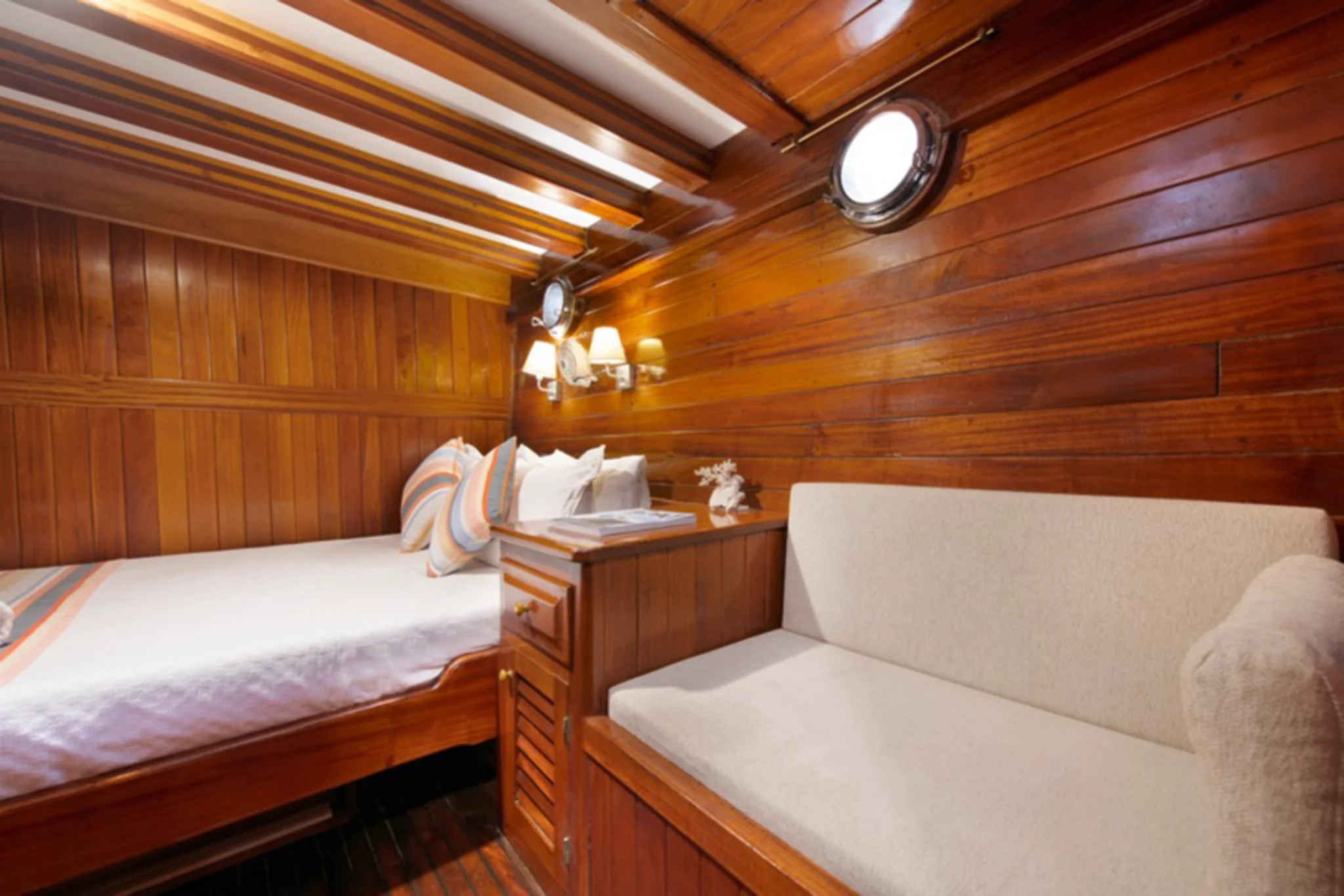 Sunworld 8 — cabina 2
