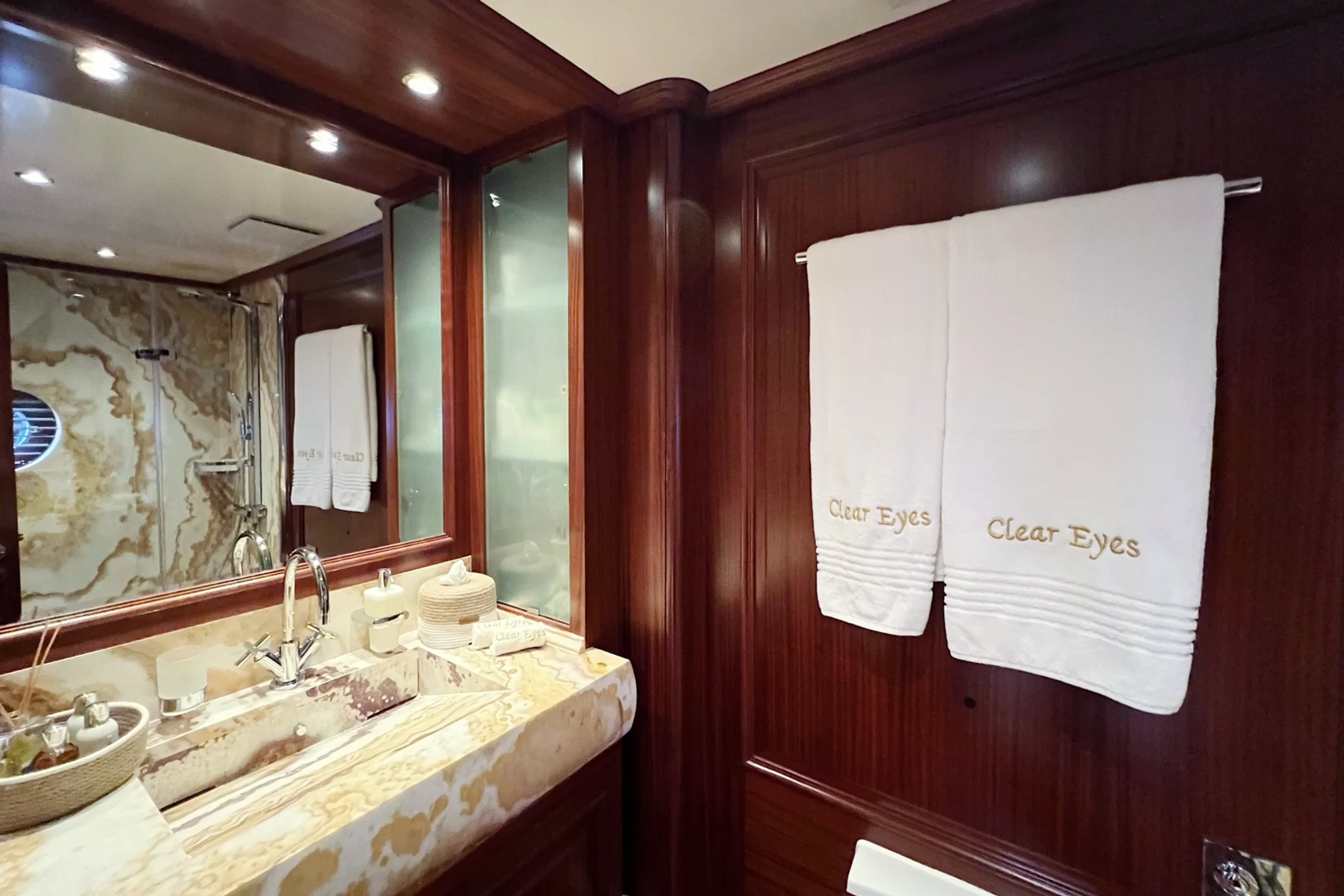 Cabine 3 de CLEAR EYES