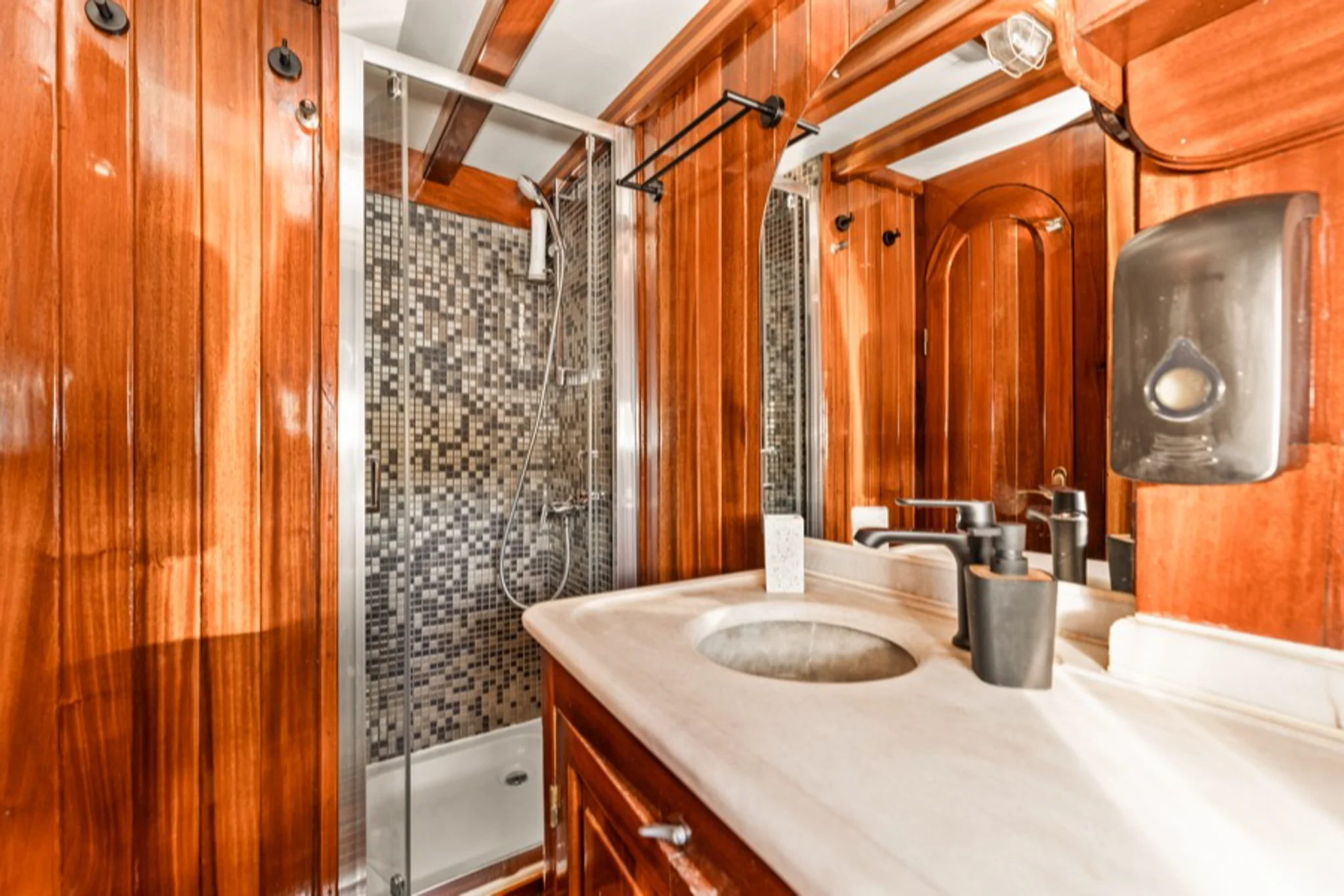 Croatia — cabina 2