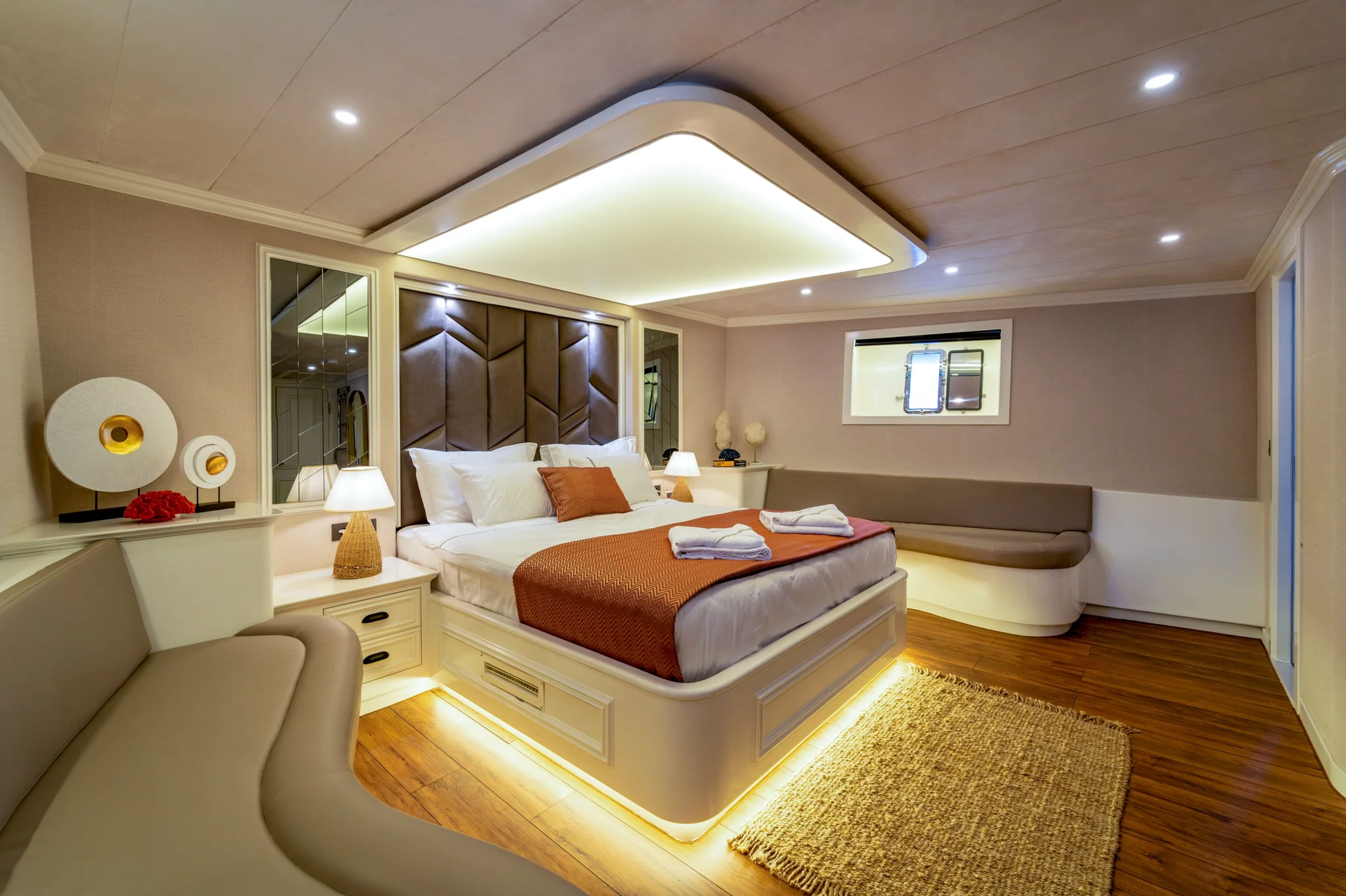 Queen of Makri cabin 3