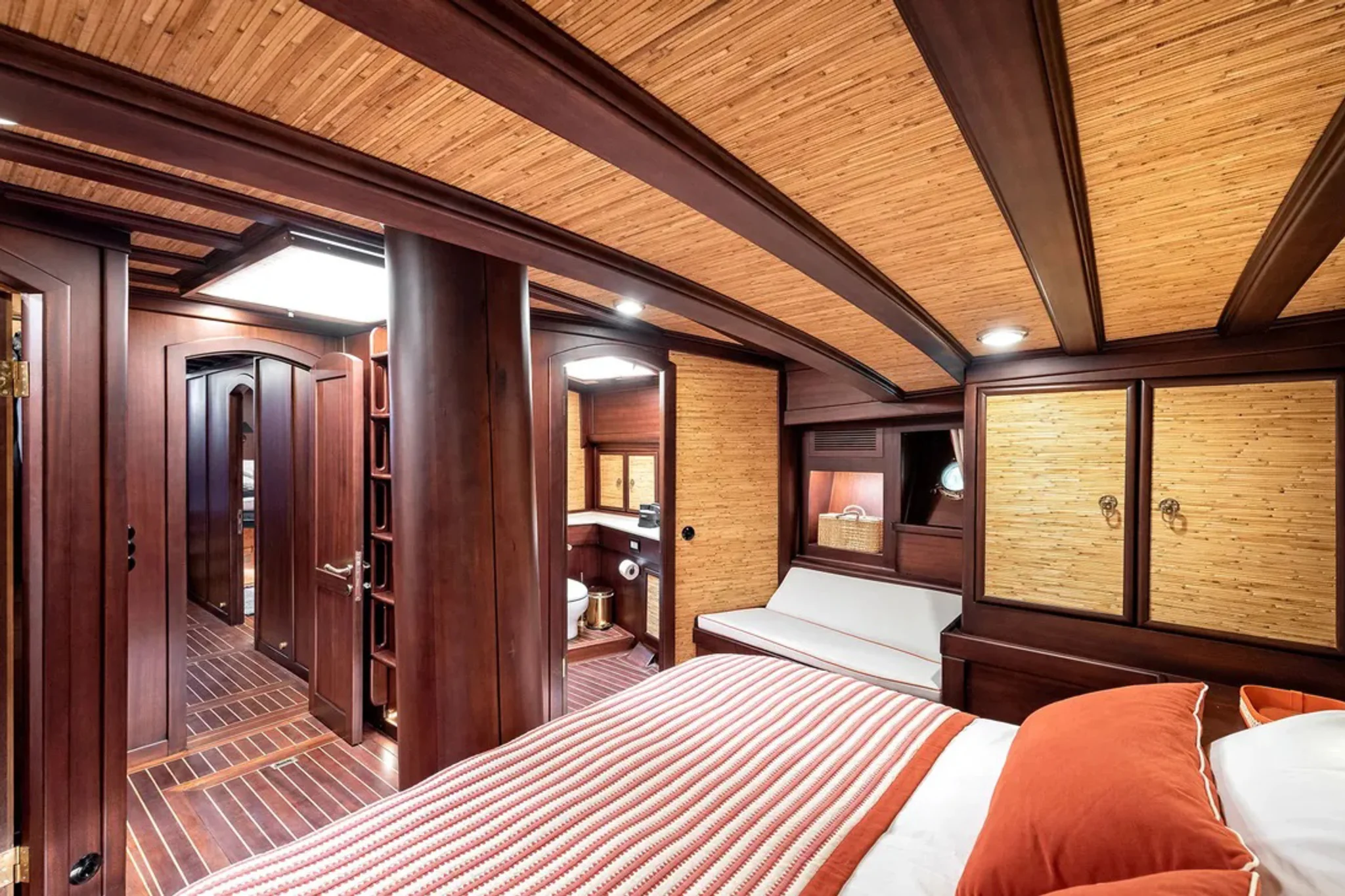 CAPTAIN COOK cabin 3