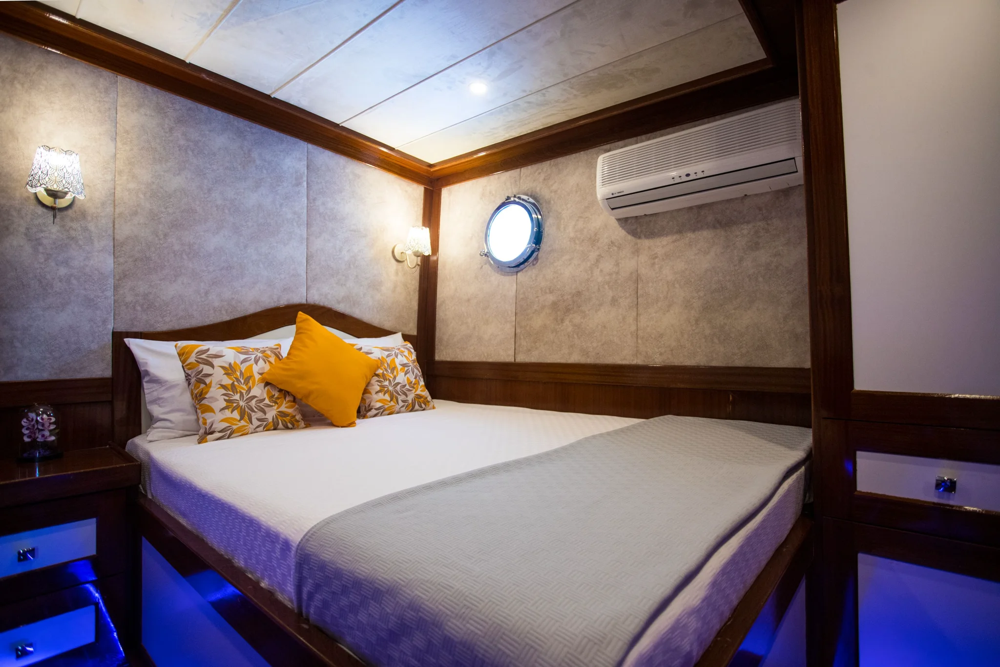 Queen of RTT cabin 3