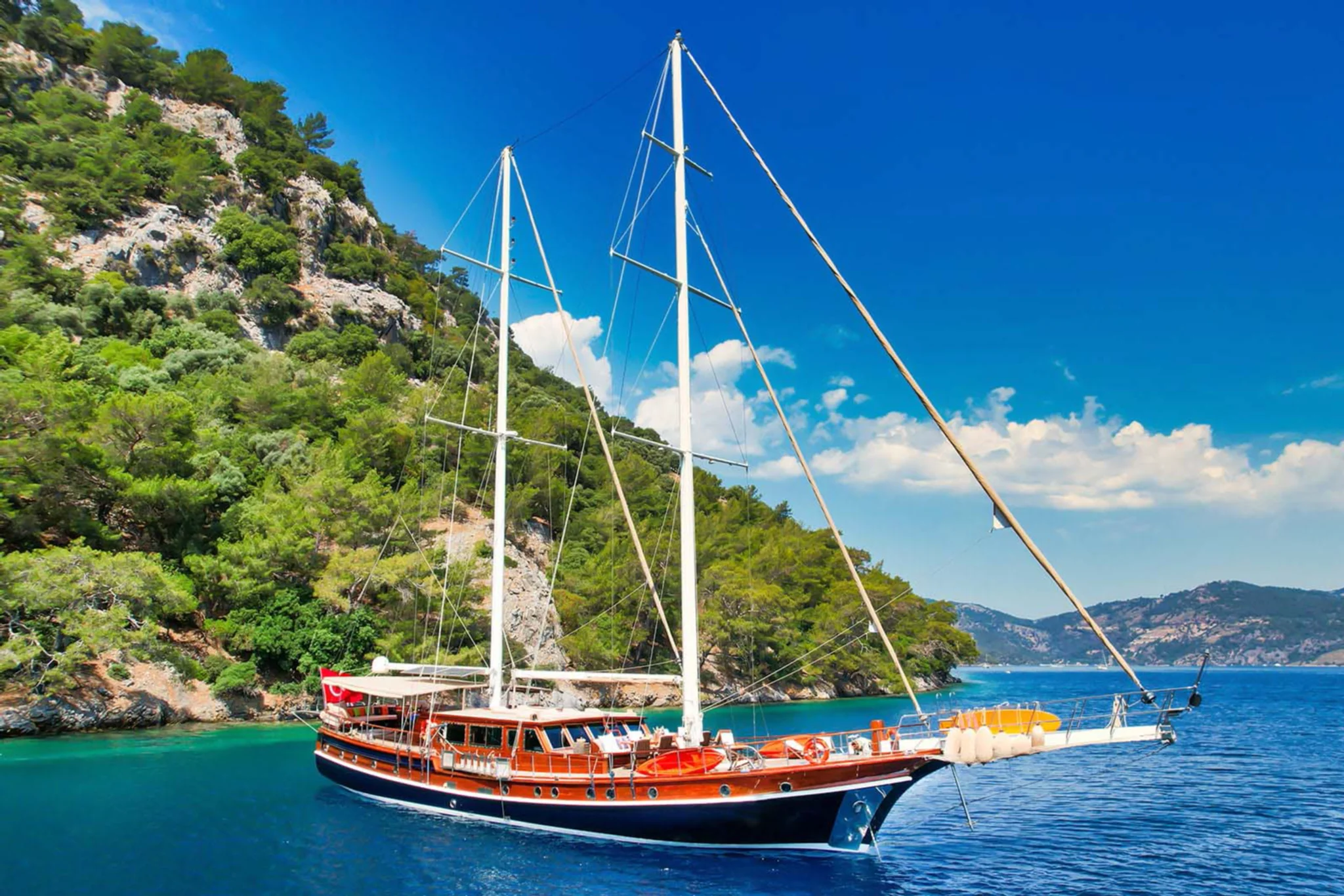 Tutu yacht