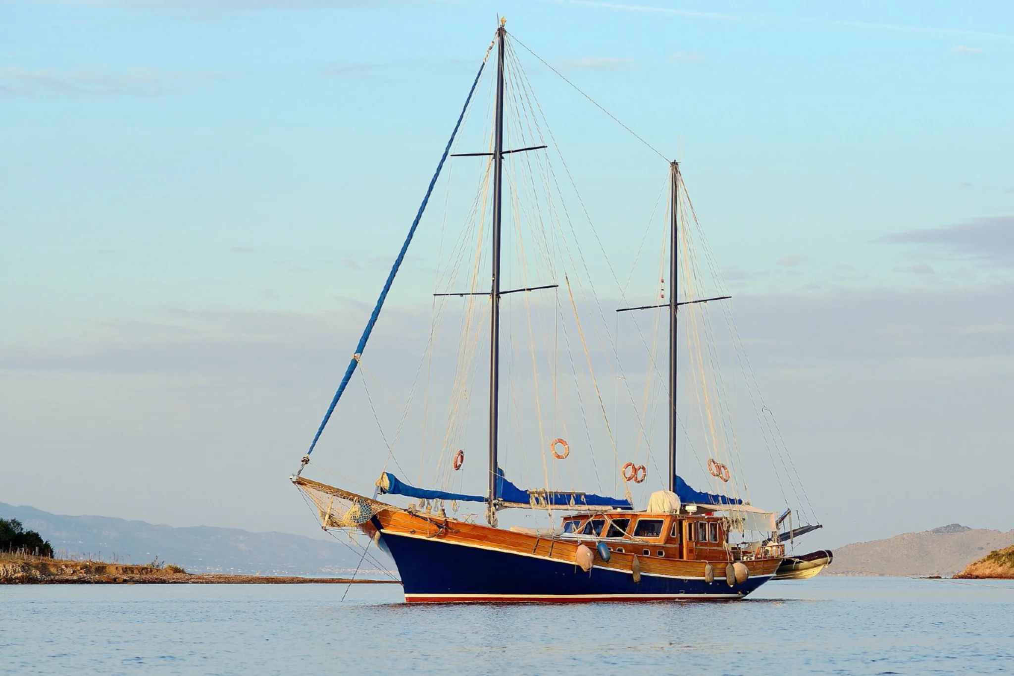 Xenos 2 yacht