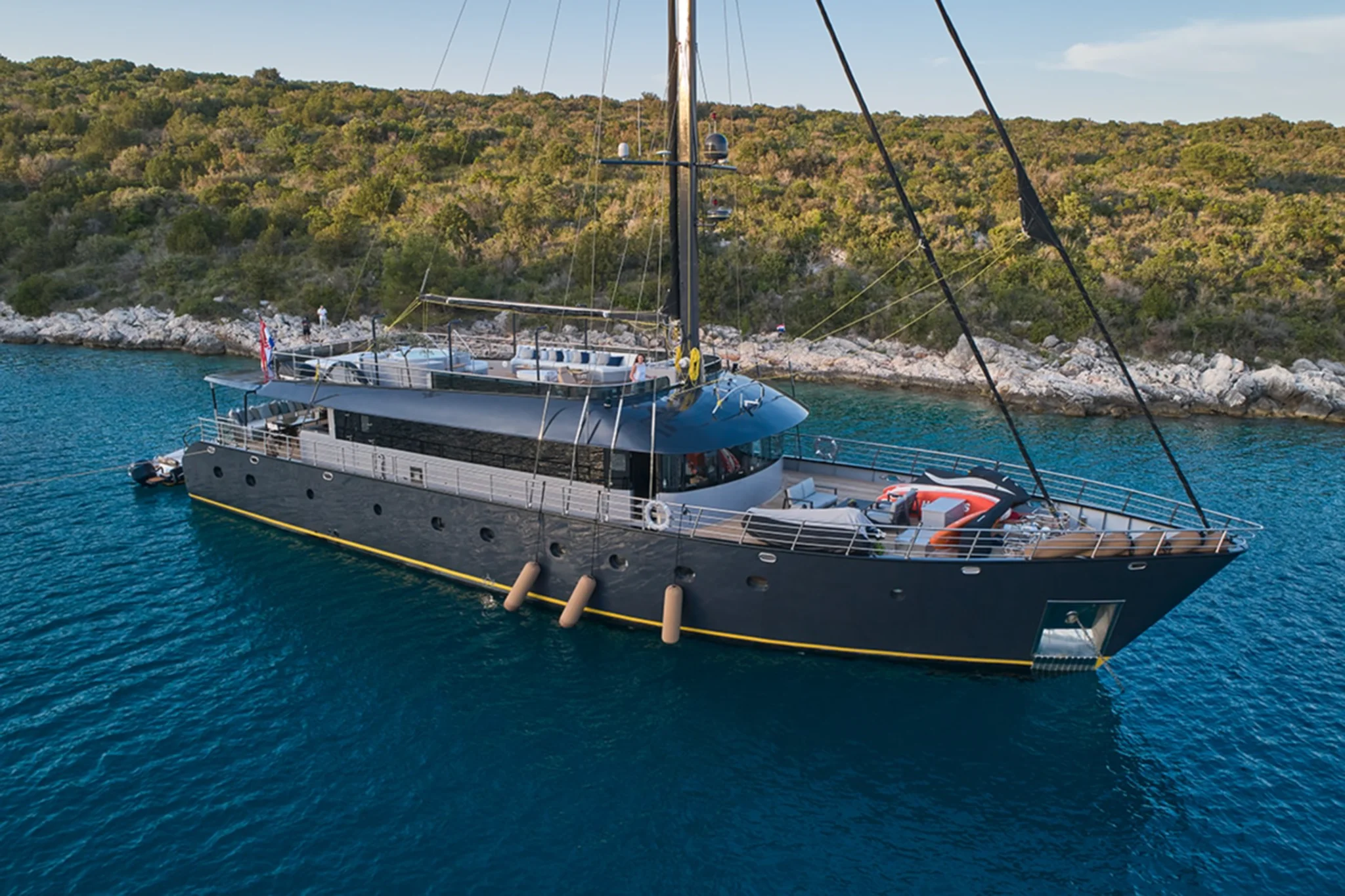 Rara Avis yacht