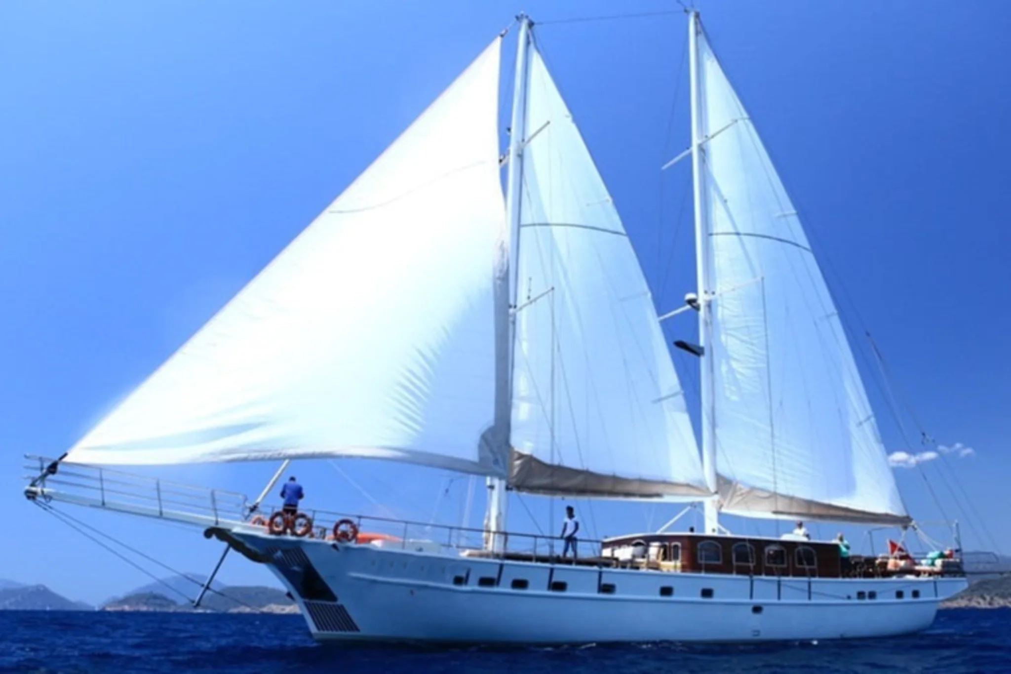 CEO 3 yacht