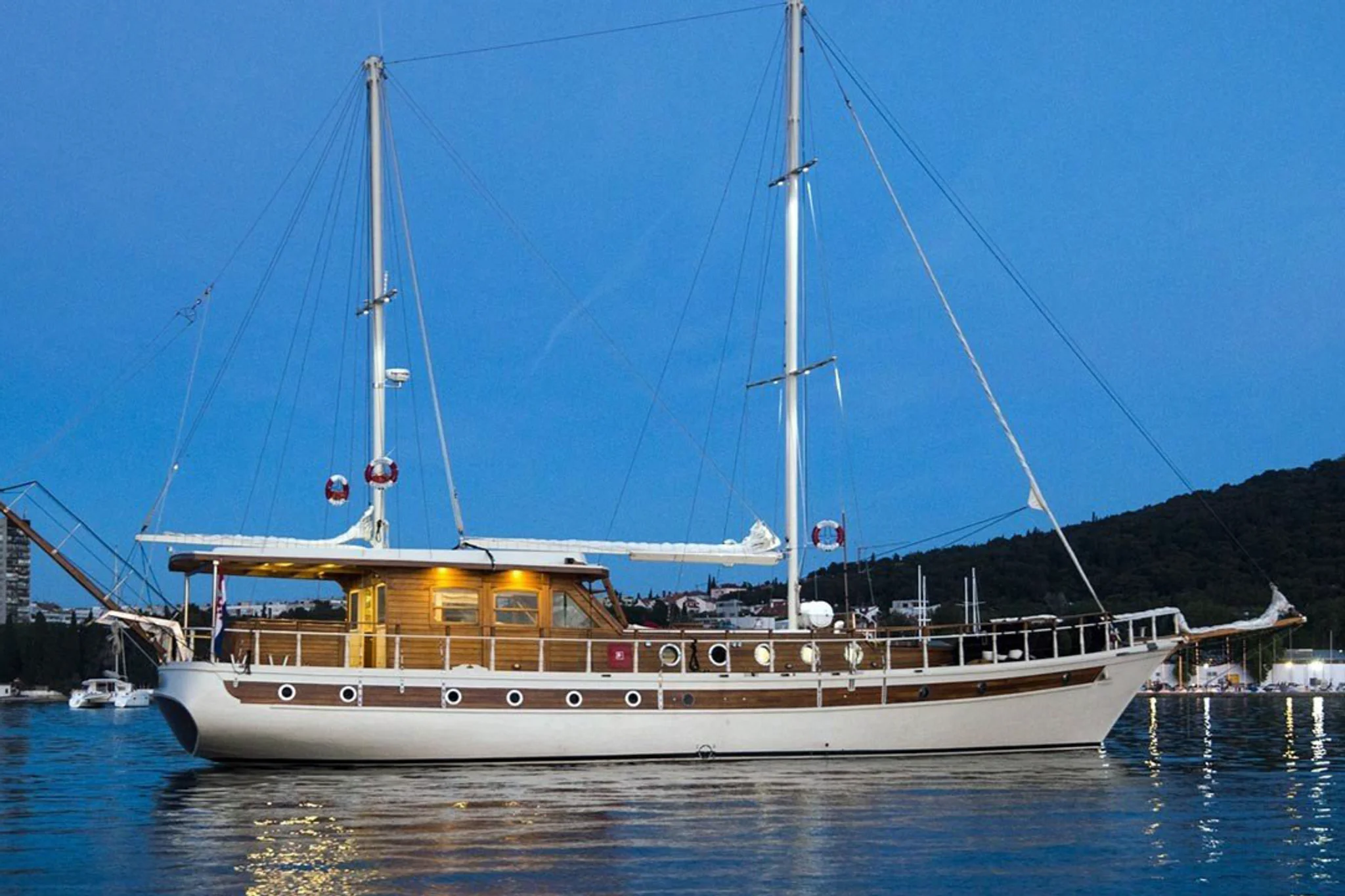 Aborda yacht