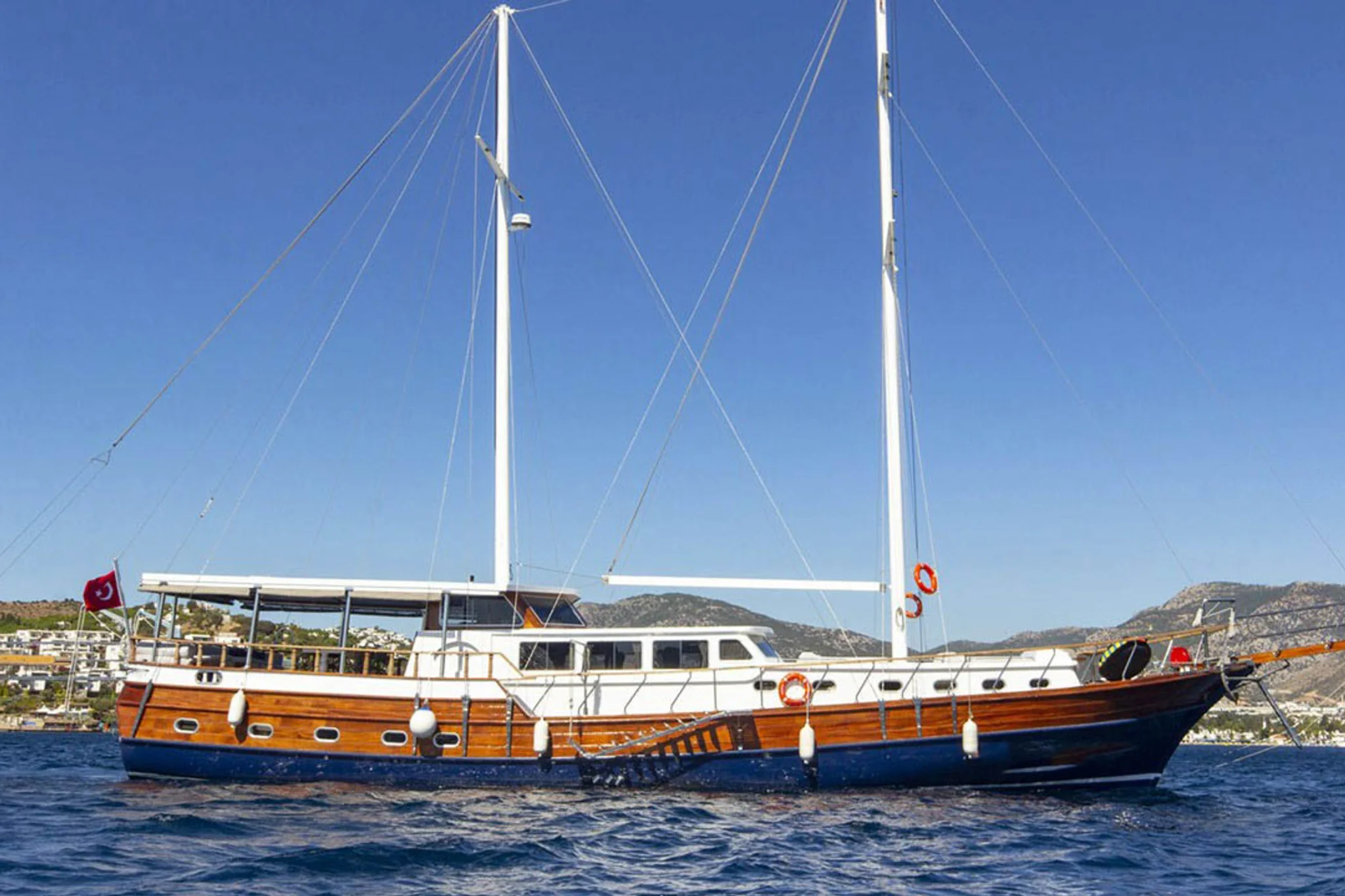 MARE D ELFIDA yacht