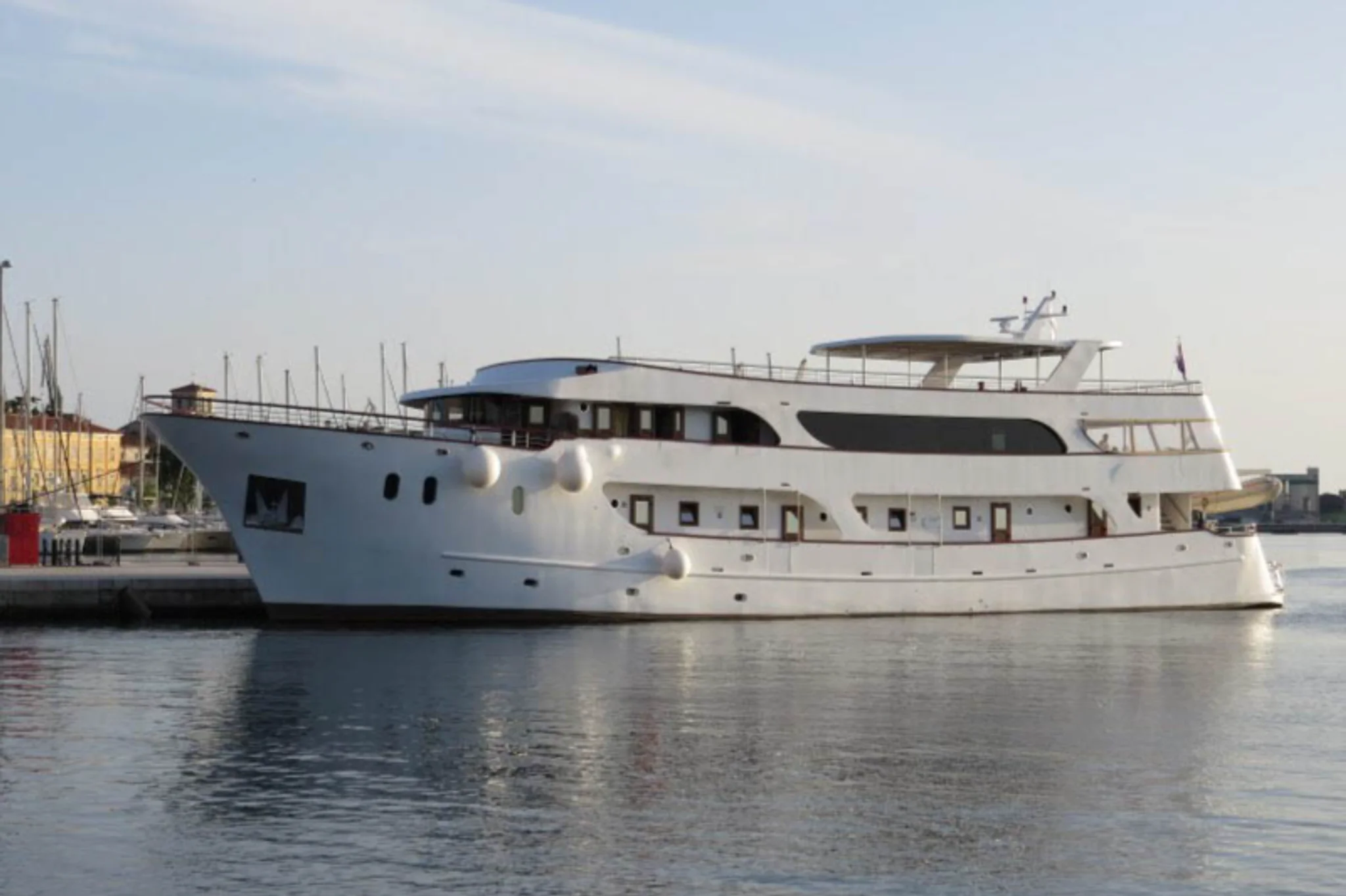 Gradina 1 yacht