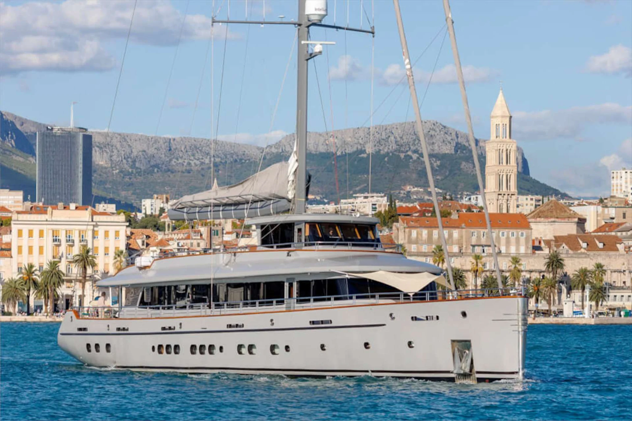 LIFE IS GOOD yacht