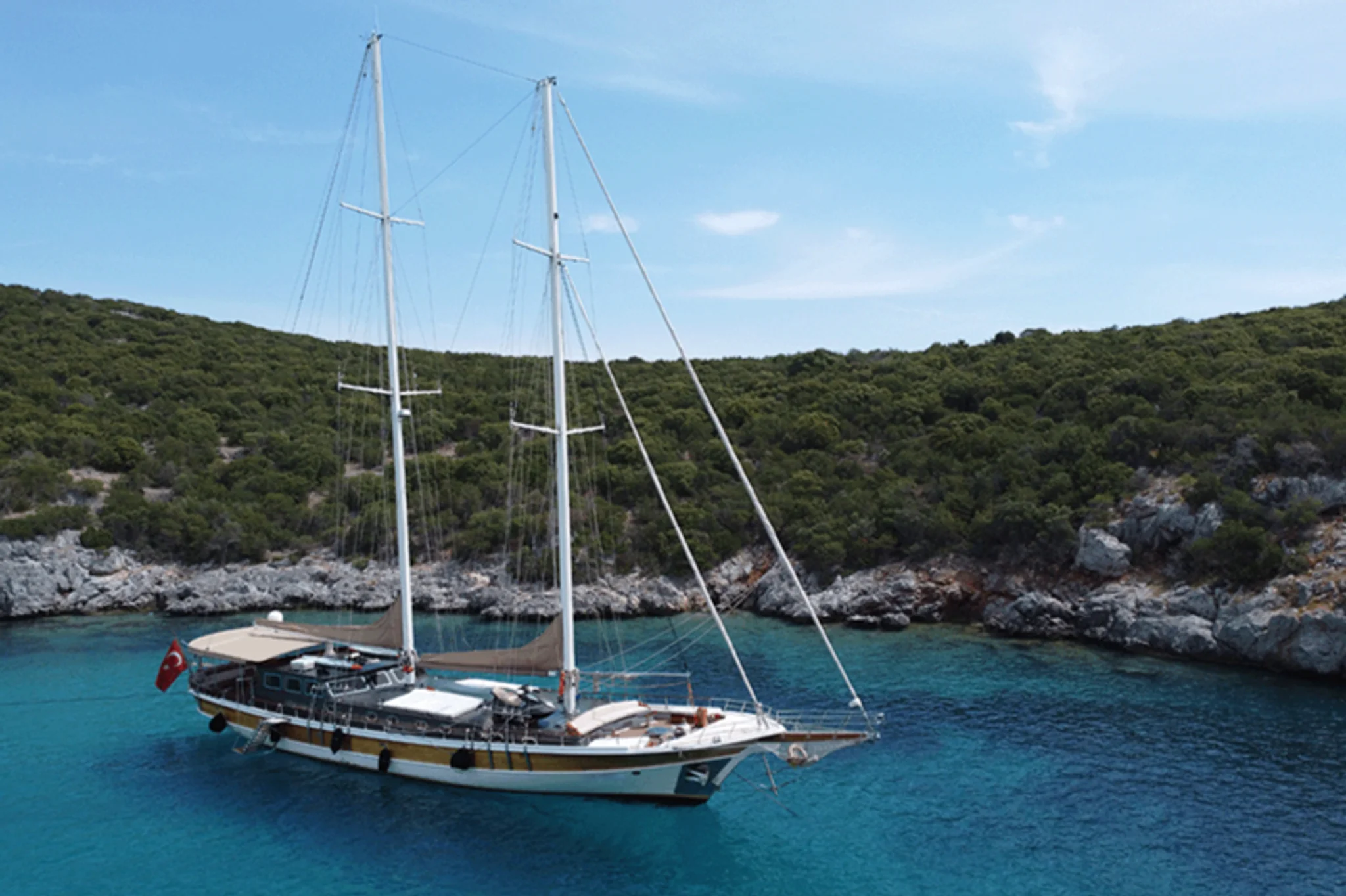 Torini yacht