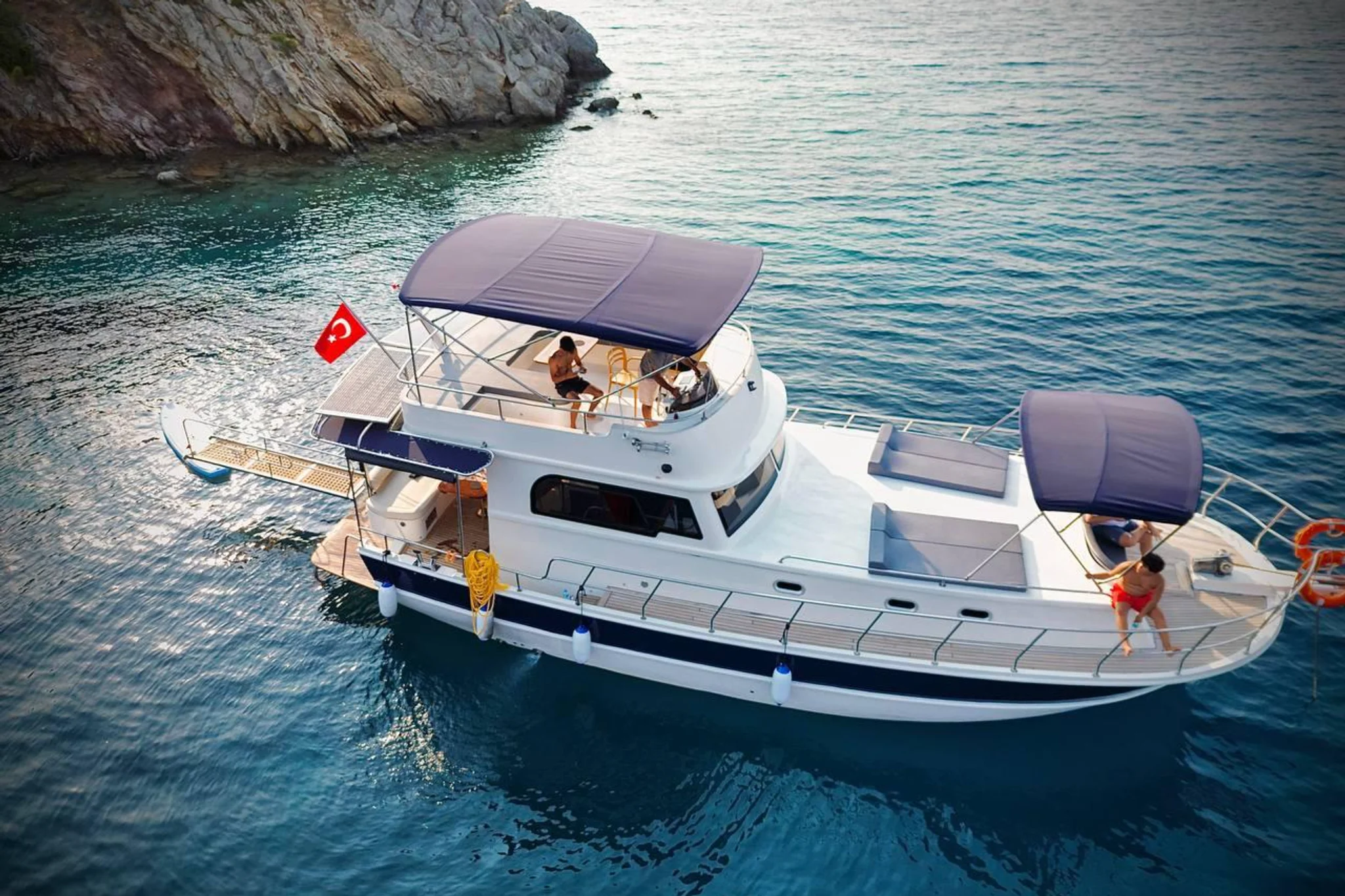Les Mares yacht
