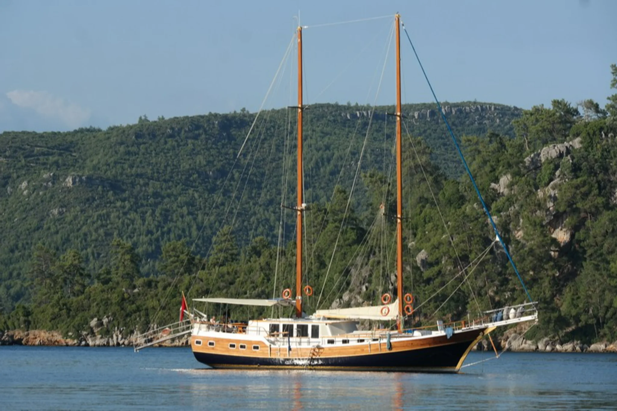 La Reine yacht