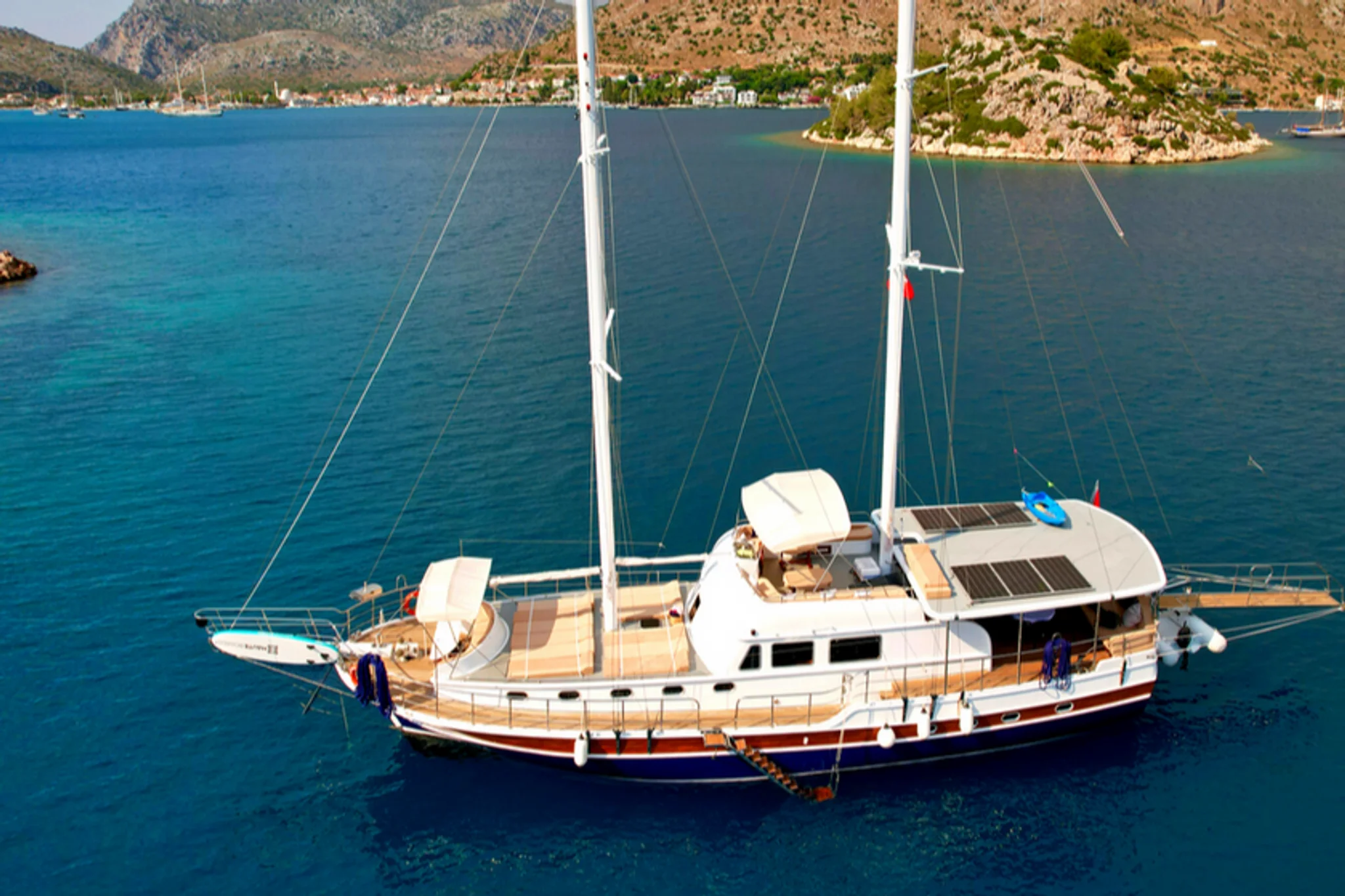 LAVINIA yacht