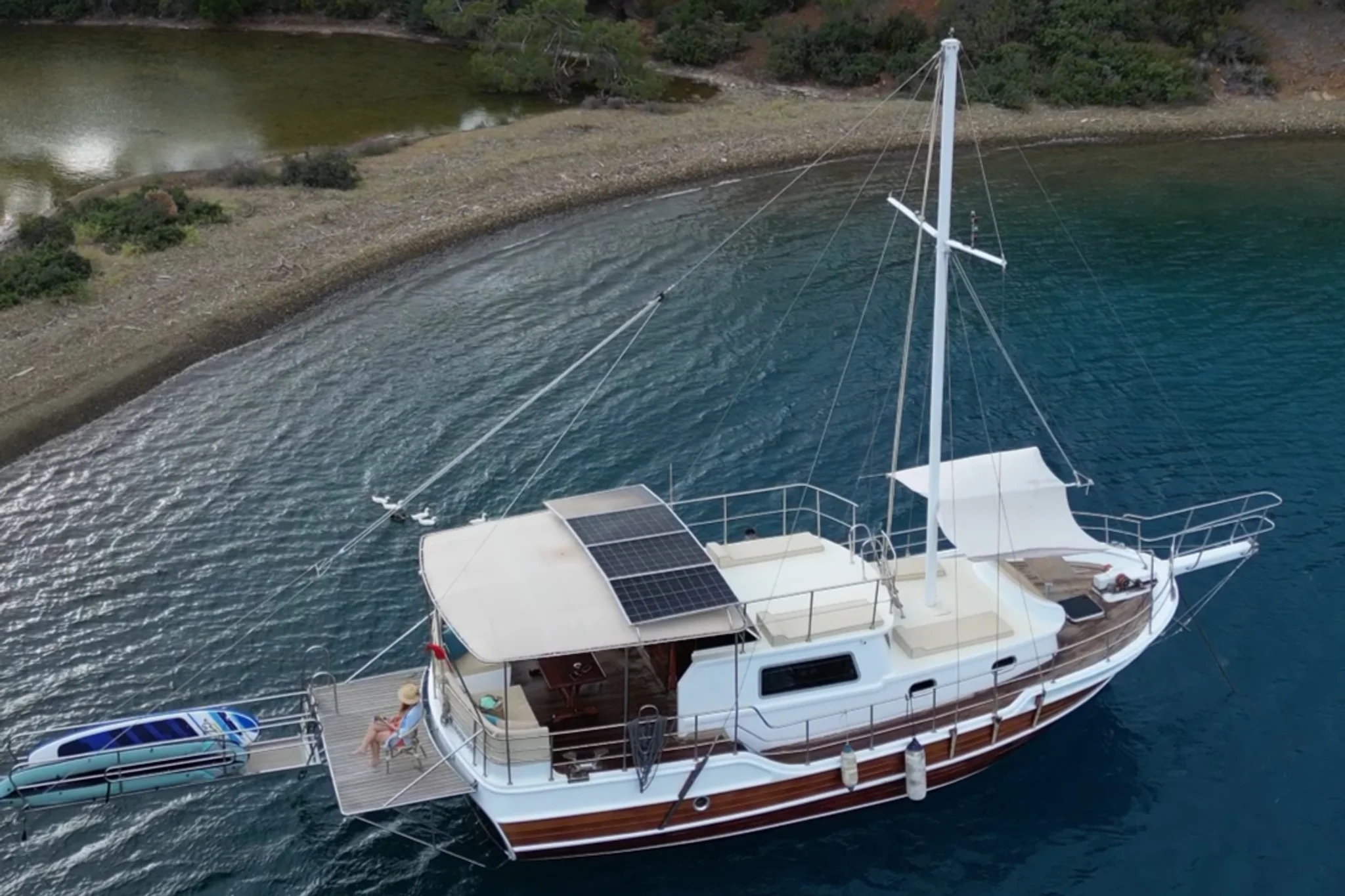 Della Luna yacht