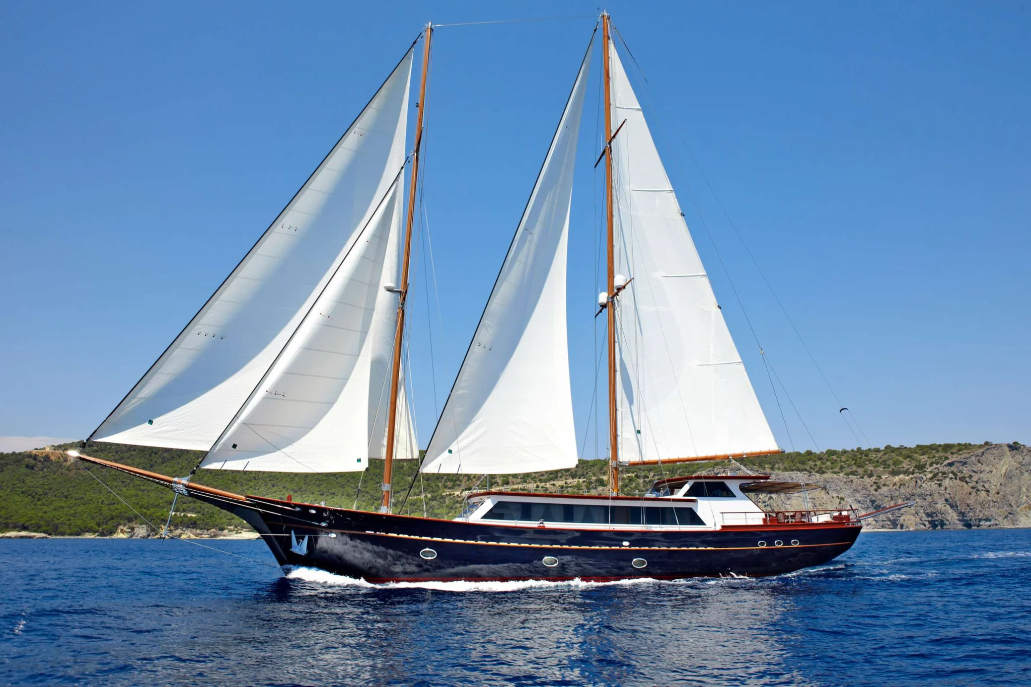 SLOW LIVE yacht