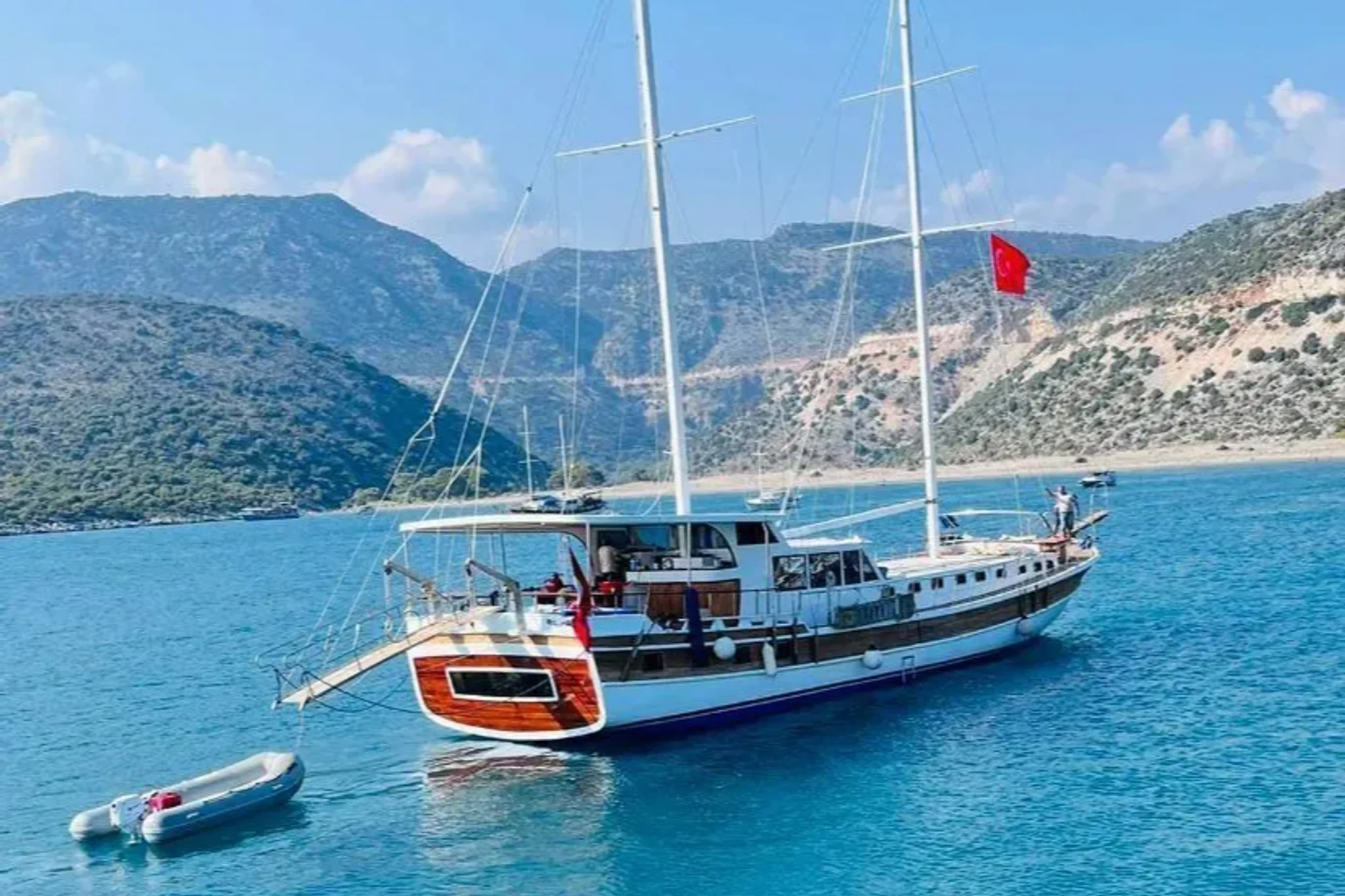 Yacht LUSAAS