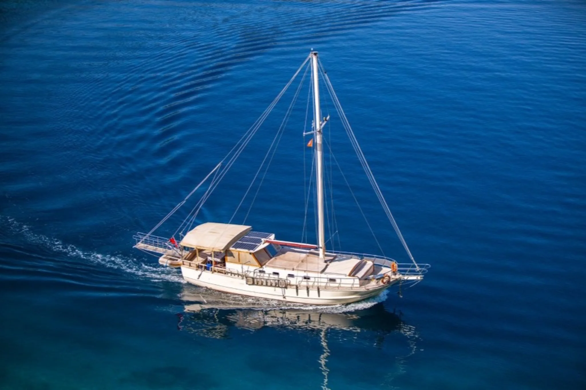 Yacht PHELLOS