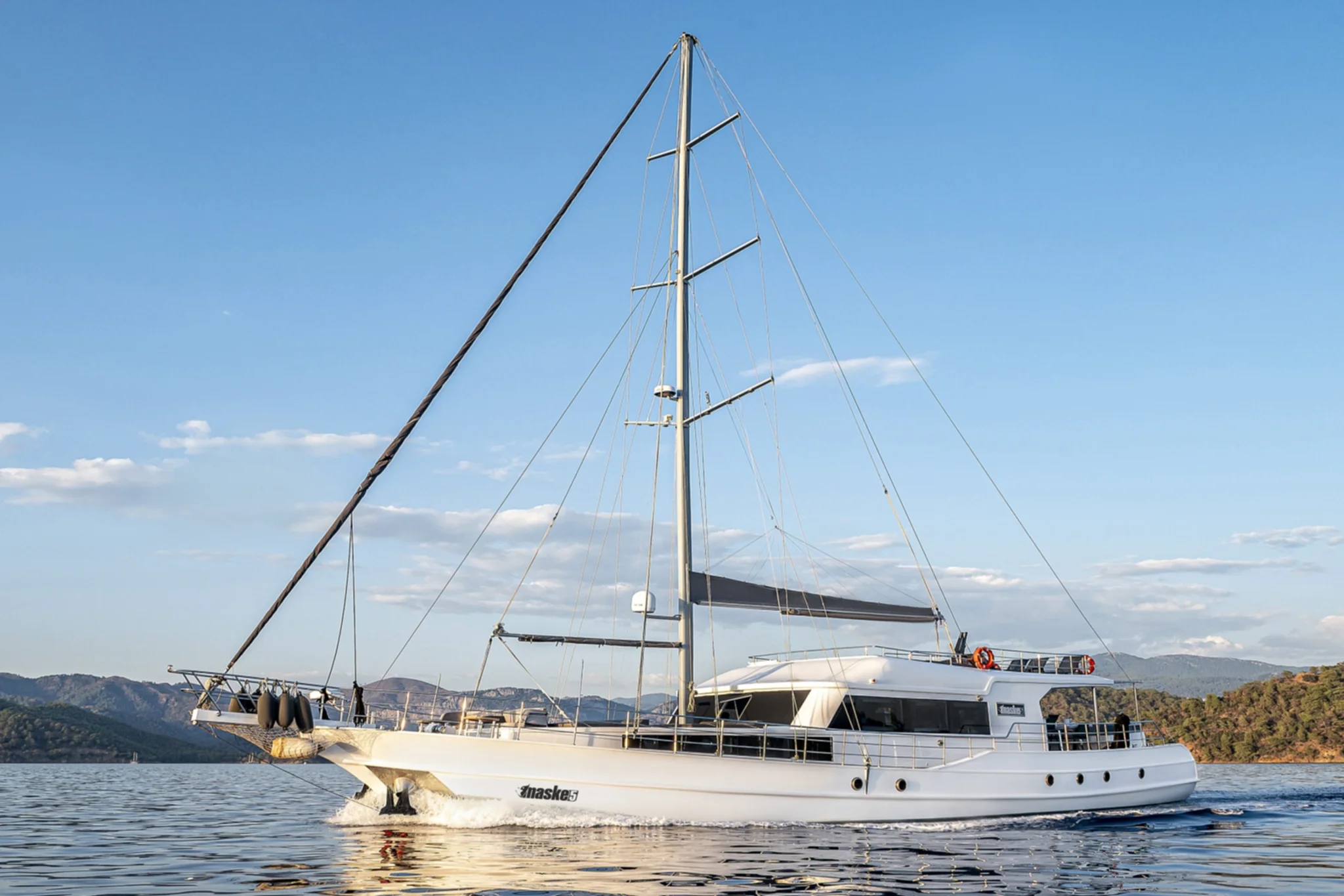 Maske 5 yacht