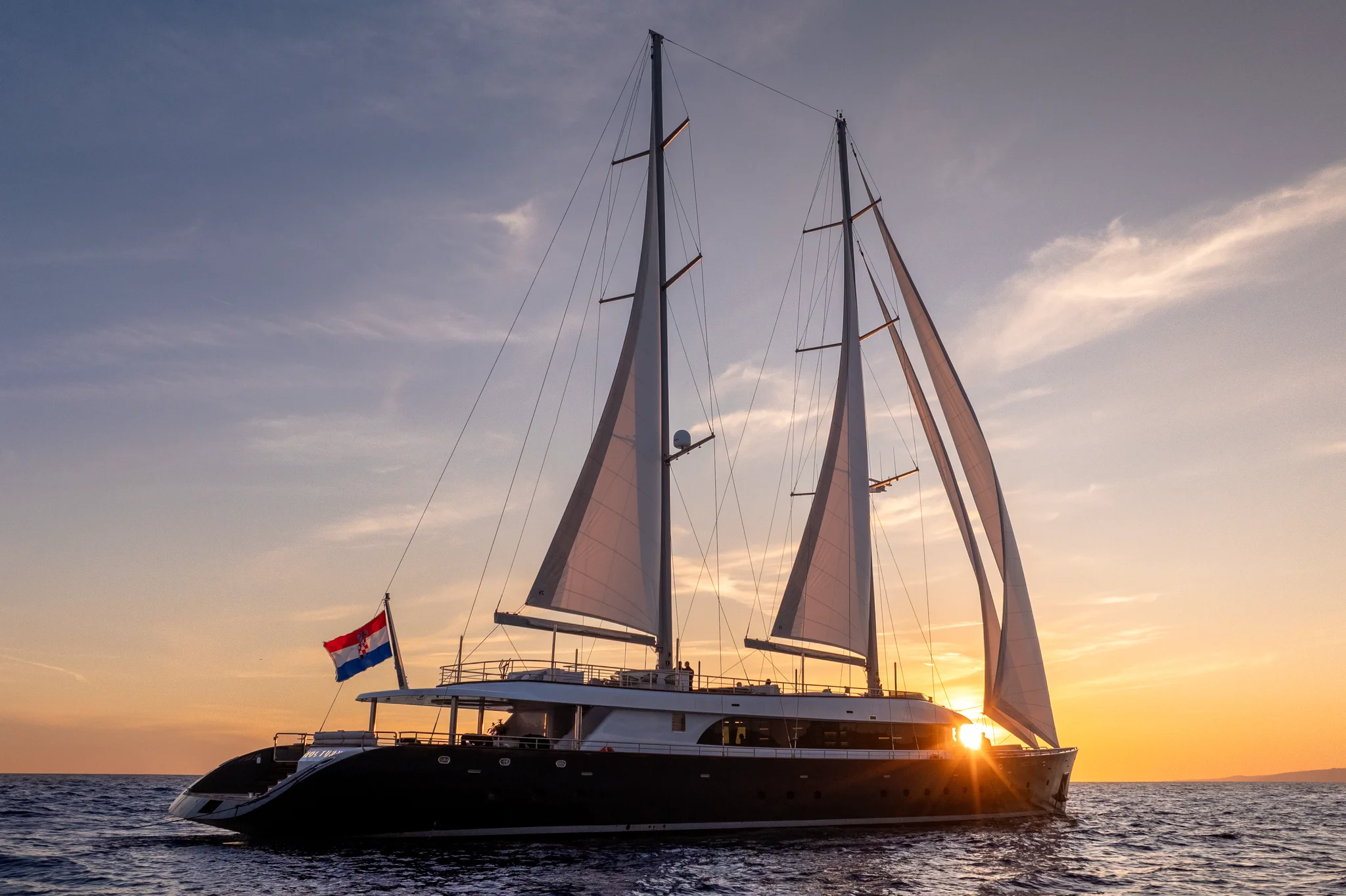 Nocturno yacht