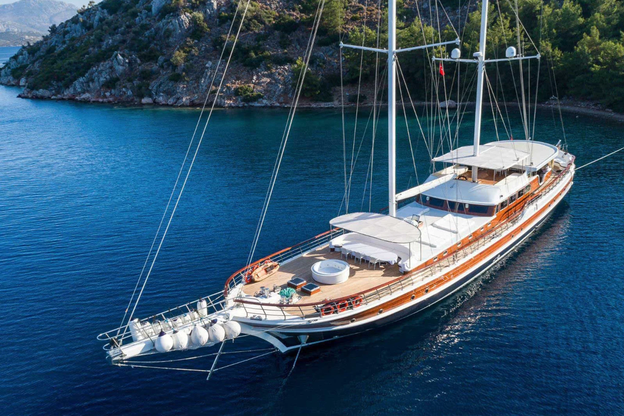 Halcon Del Mar yacht