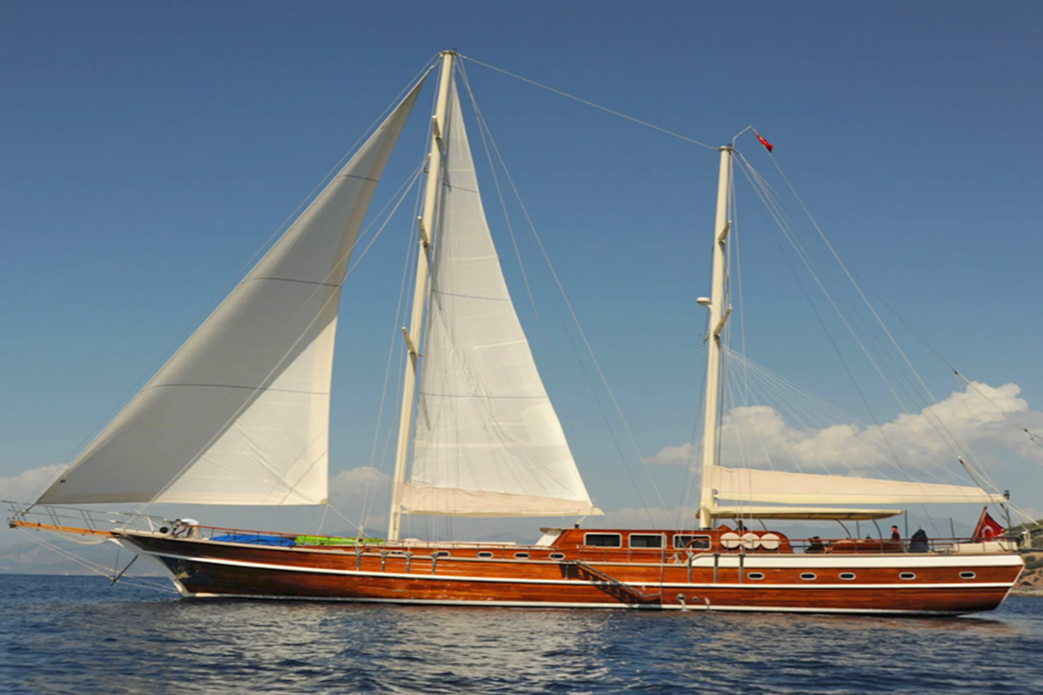 Dear Lila yacht