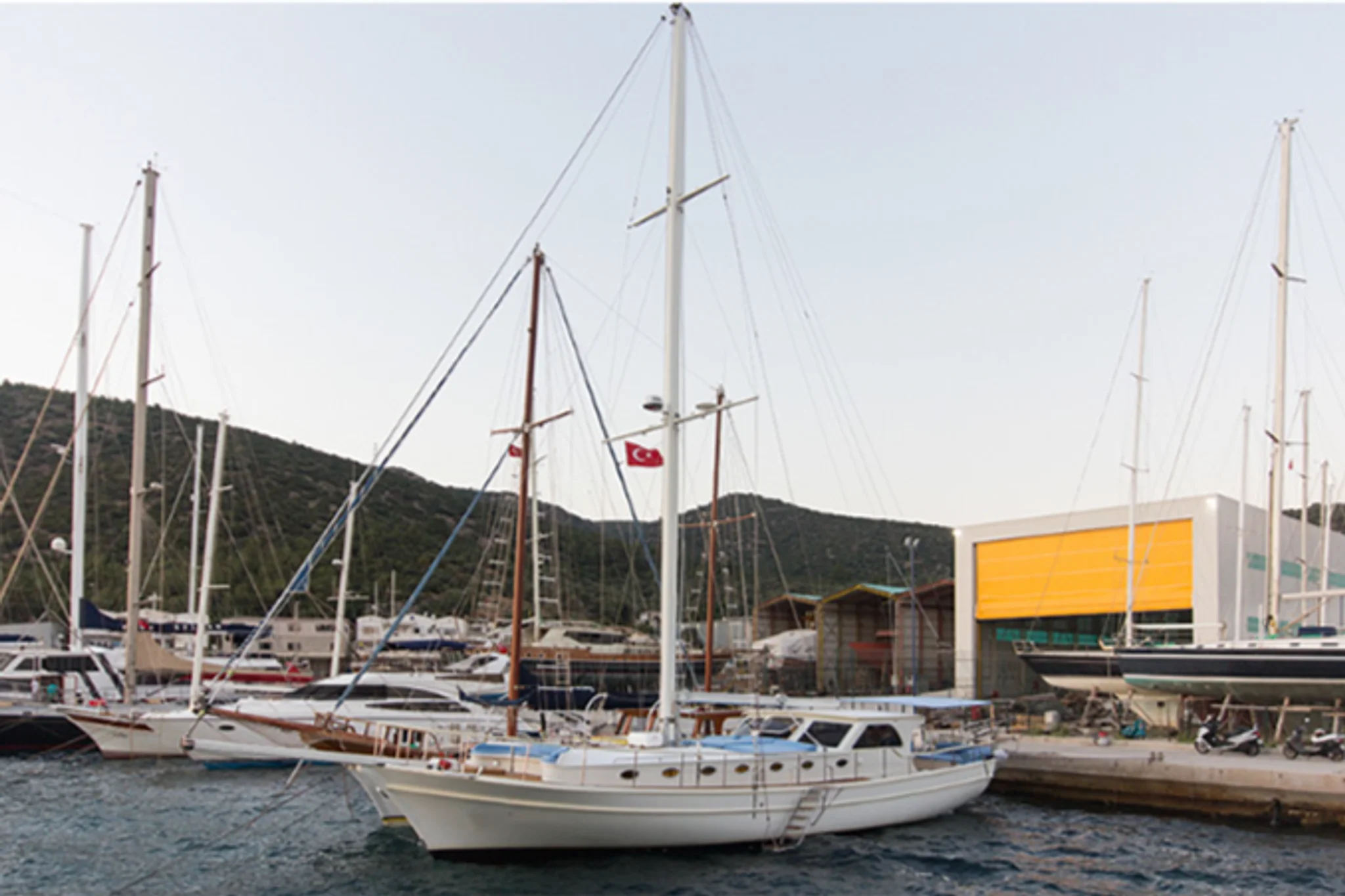 Mini yacht