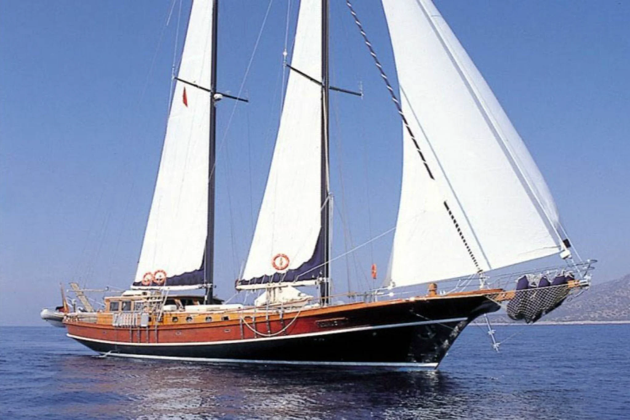 Xenos 3 yacht