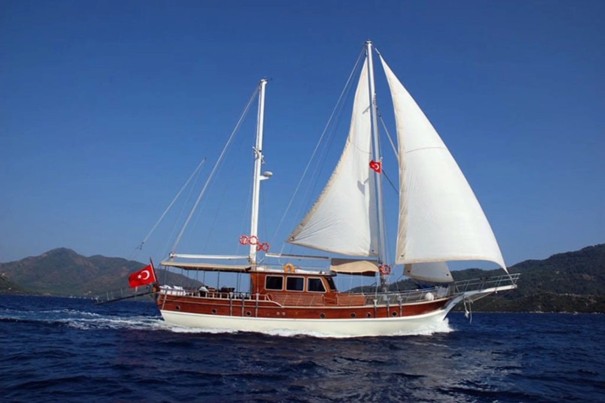 AURASIA yacht