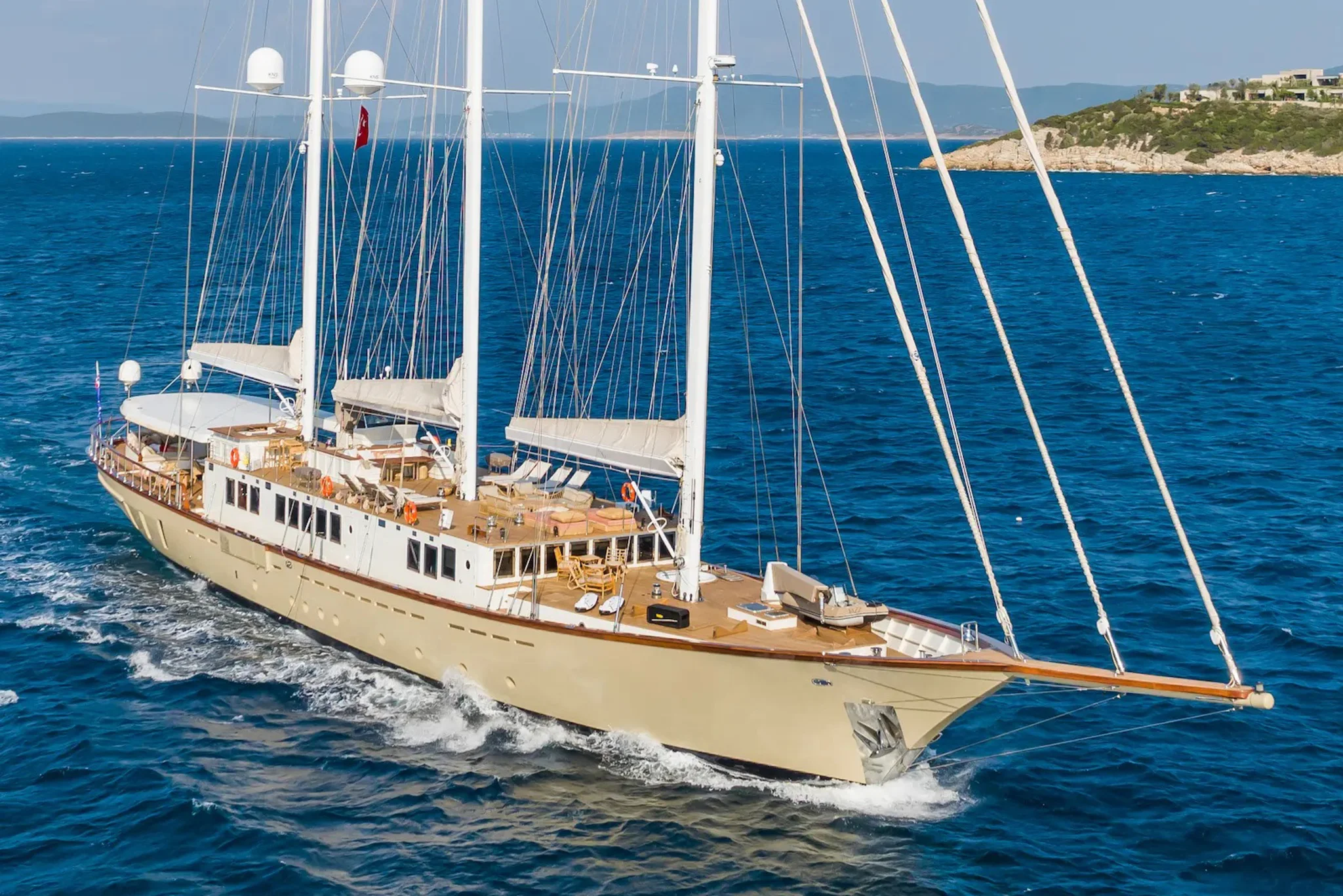 YAZZ yacht